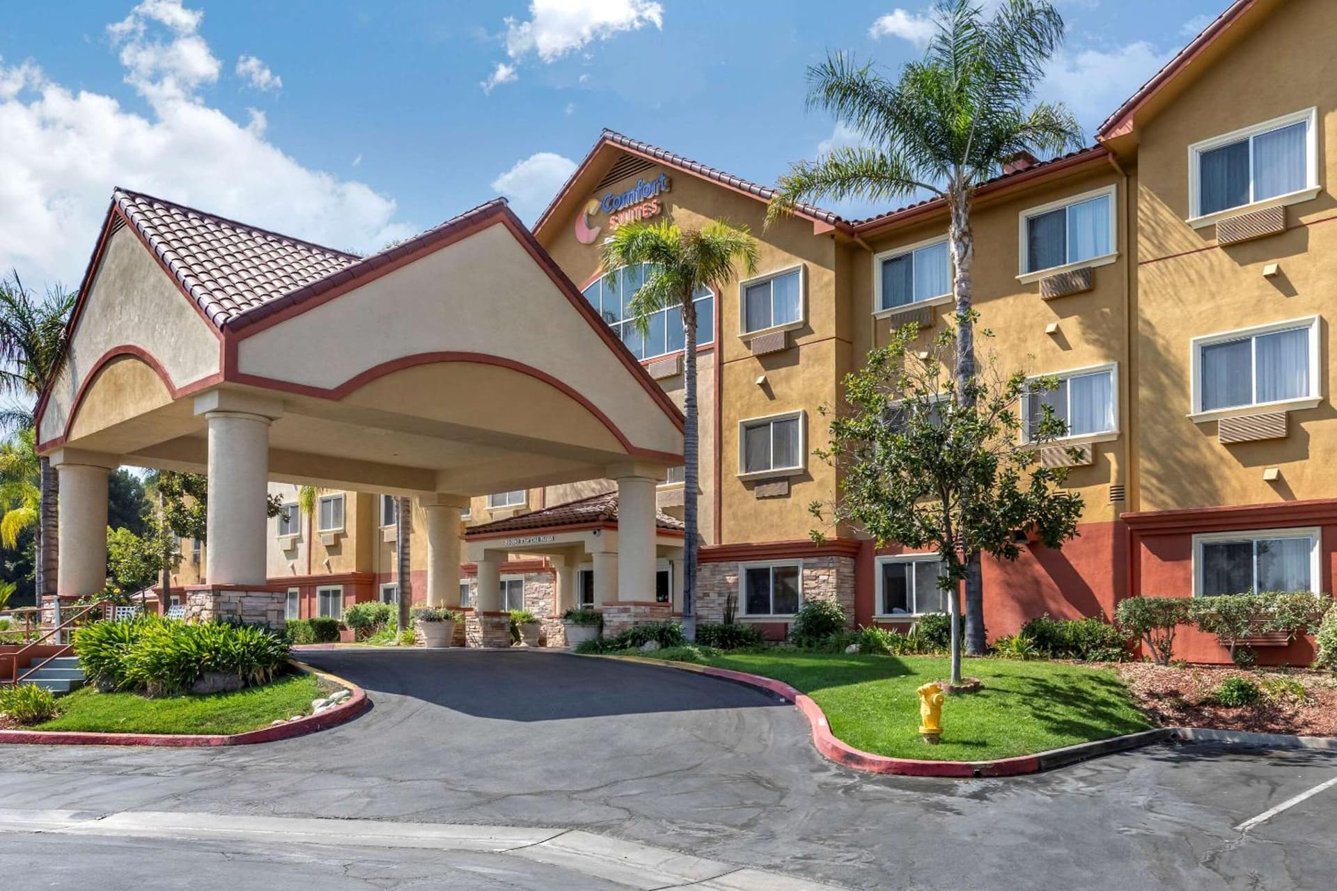 Comfort Suites Near Six Flags Magic Mountain exterior or lobby in Stevenson Ranch, CA — main listing photo