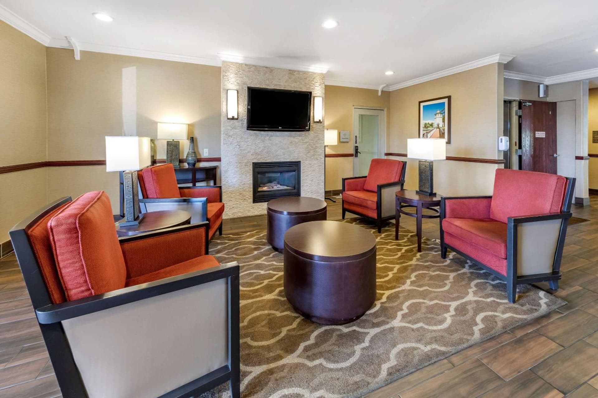 Comfort Suites Near Six Flags Magic Mountain property views in Stevenson Ranch, CA — gallery photo 3