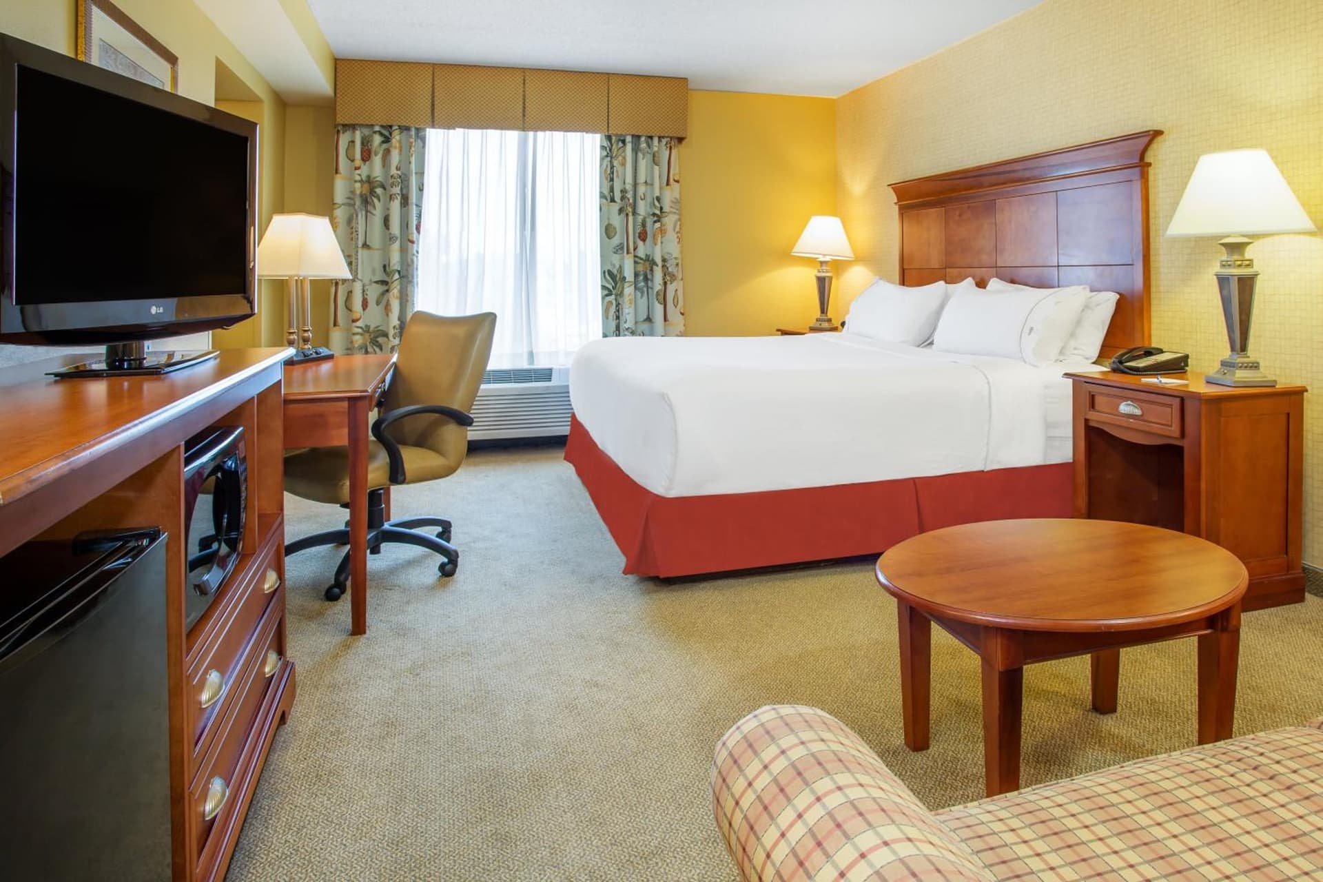 Holiday Inn Express & Suites Bloomington by IHG gallery photo in Bloomington, IN — image 9