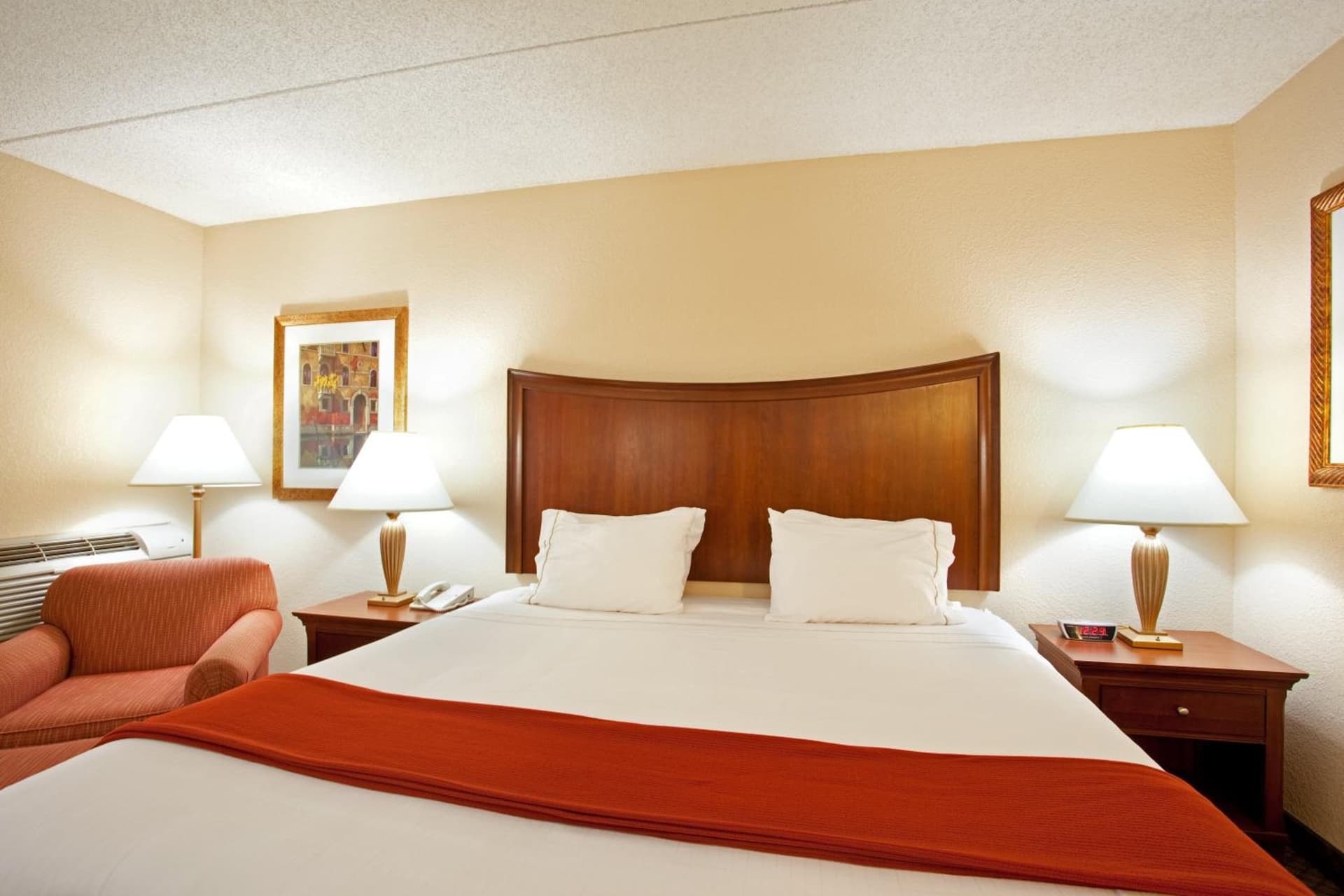 Holiday Inn Express Milwaukee - West Medical Center by IHG property views in Wauwatosa, WI — gallery photo 3