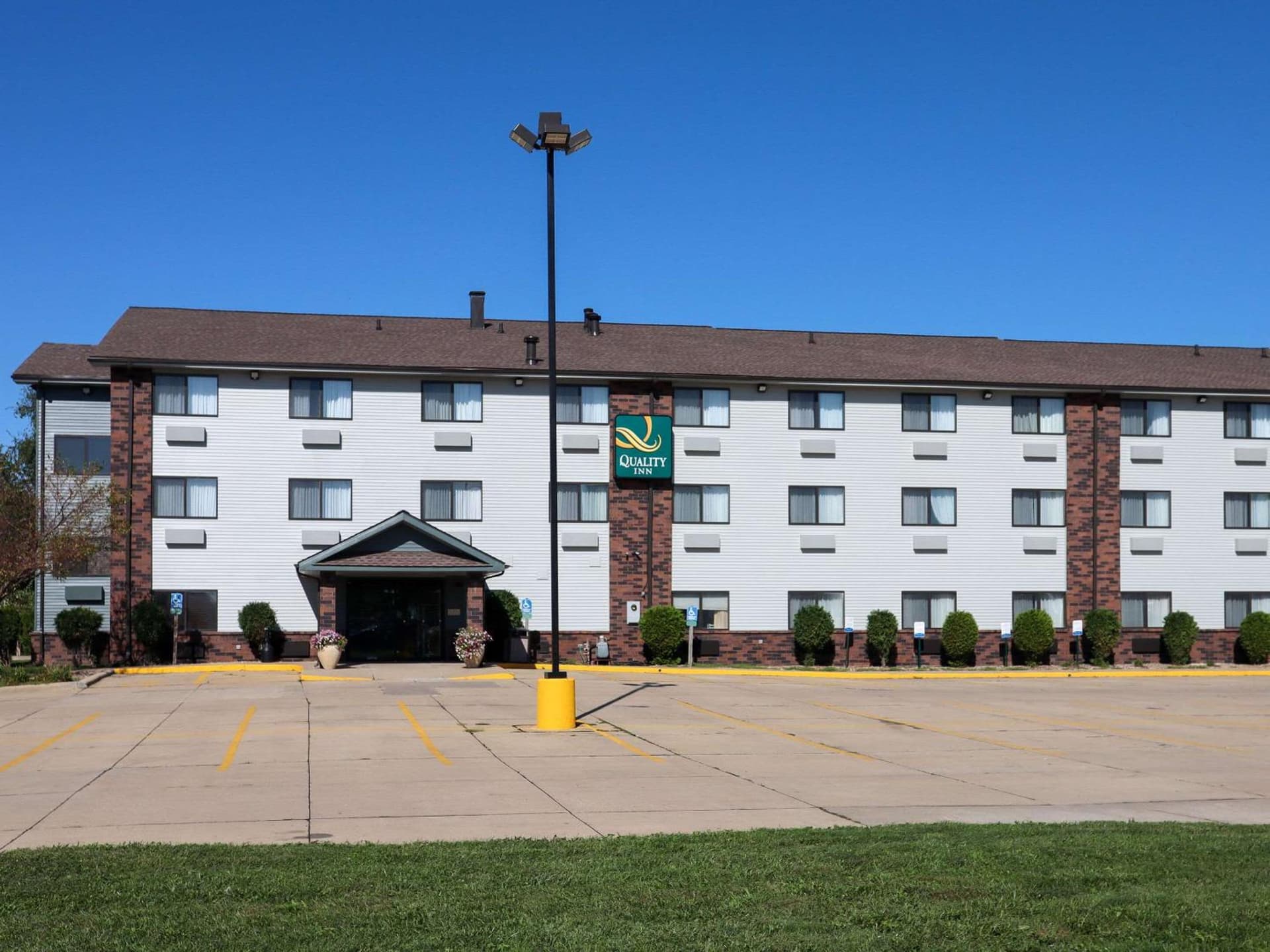 Quality Inn & Suites Bloomington I-55 and I-74 featured exterior or lobby in Bloomington, IL — similar hotel