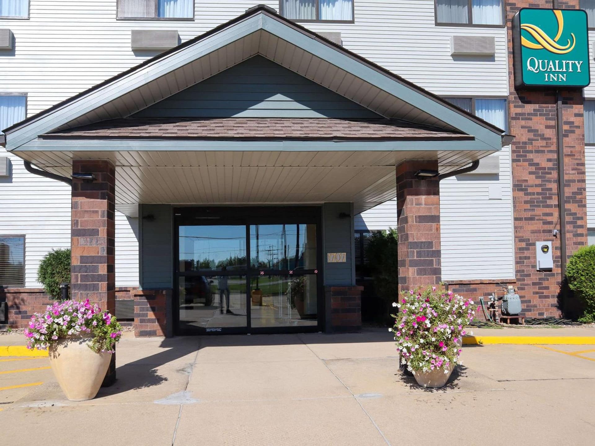 Quality Inn & Suites Bloomington I-55 and I-74 gallery photo in Bloomington, IL — image 12