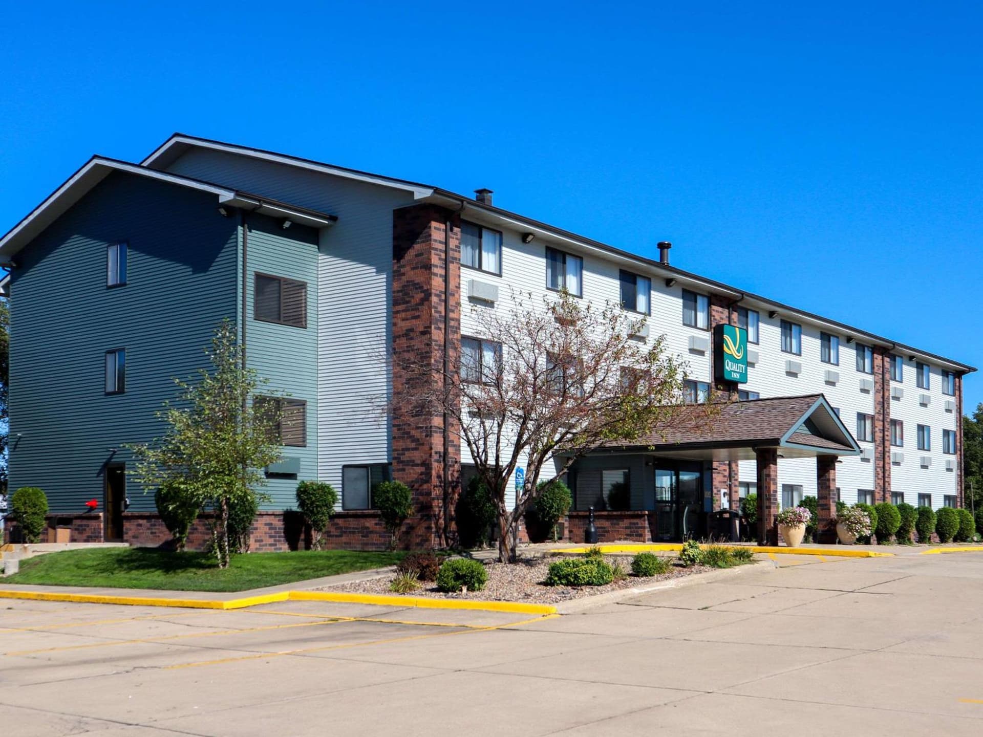 Quality Inn & Suites Bloomington I-55 and I-74 gallery photo in Bloomington, IL — image 24
