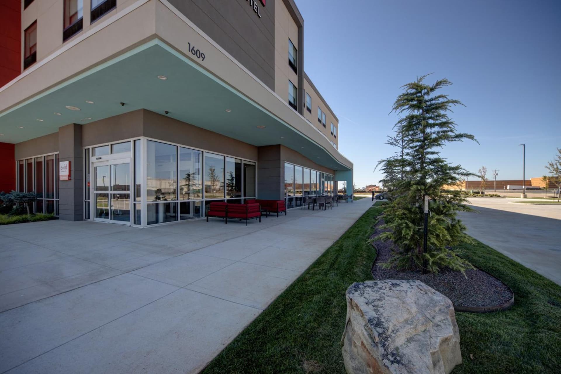 Avid hotel - Oklahoma City - Yukon by IHG property views in Yukon, OK — gallery photo 3