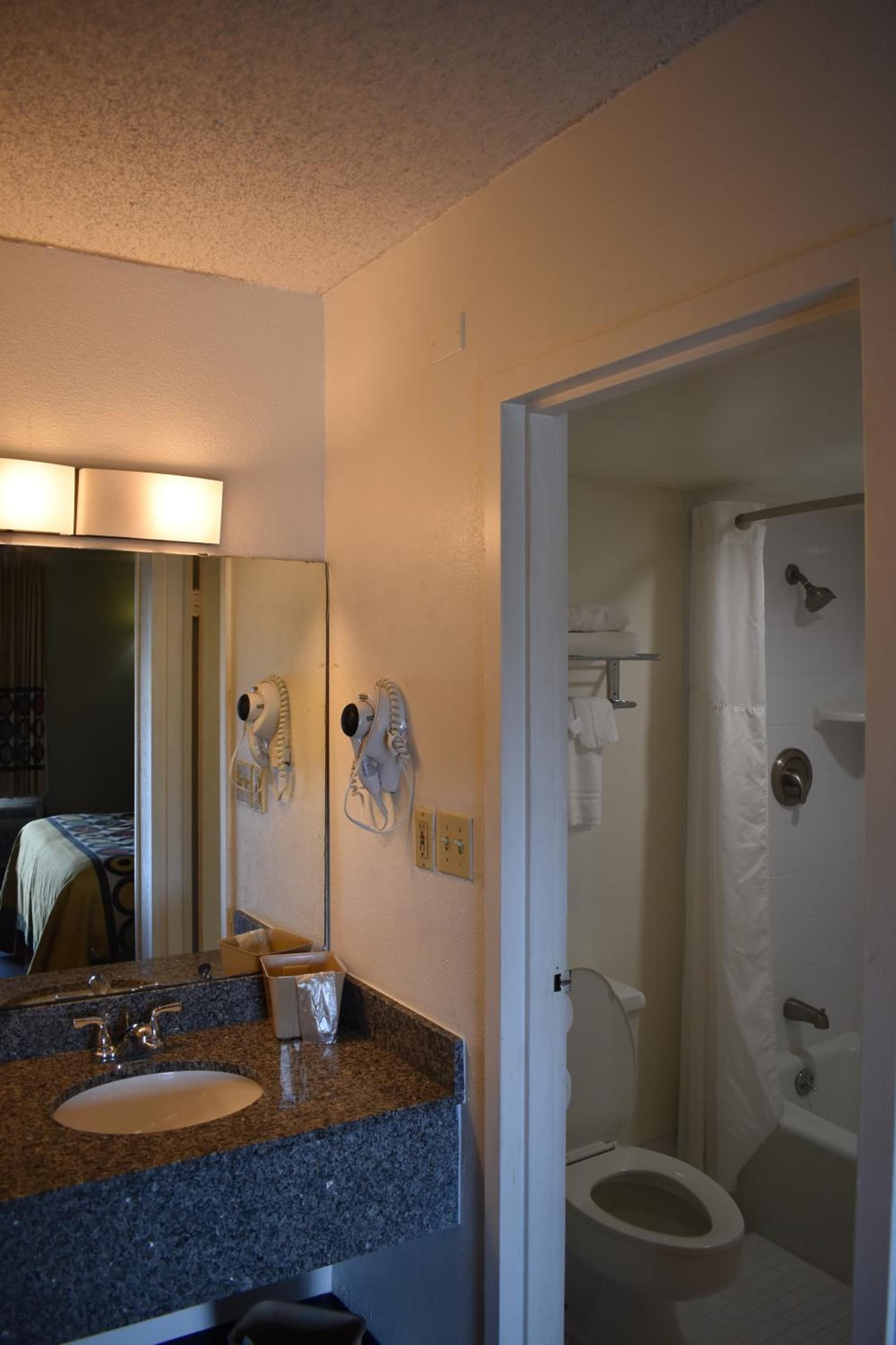 Super 8 by Wyndham Ocala I-75 gallery photo in Ocala, FL — image 38