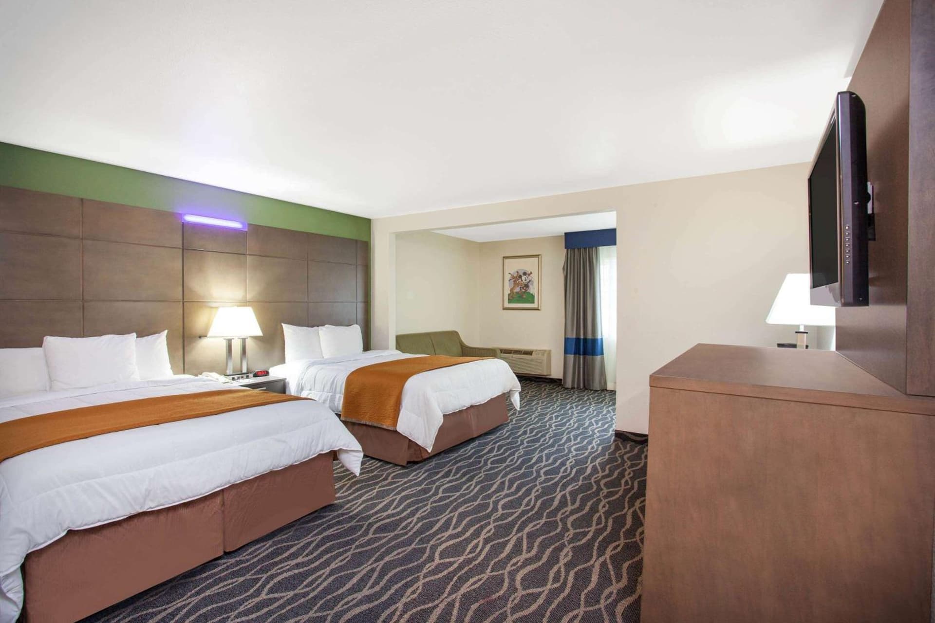 Travelodge Inn & Suites by Wyndham Anaheim on Disneyland Dr gallery photo in Anaheim, CA — image 37