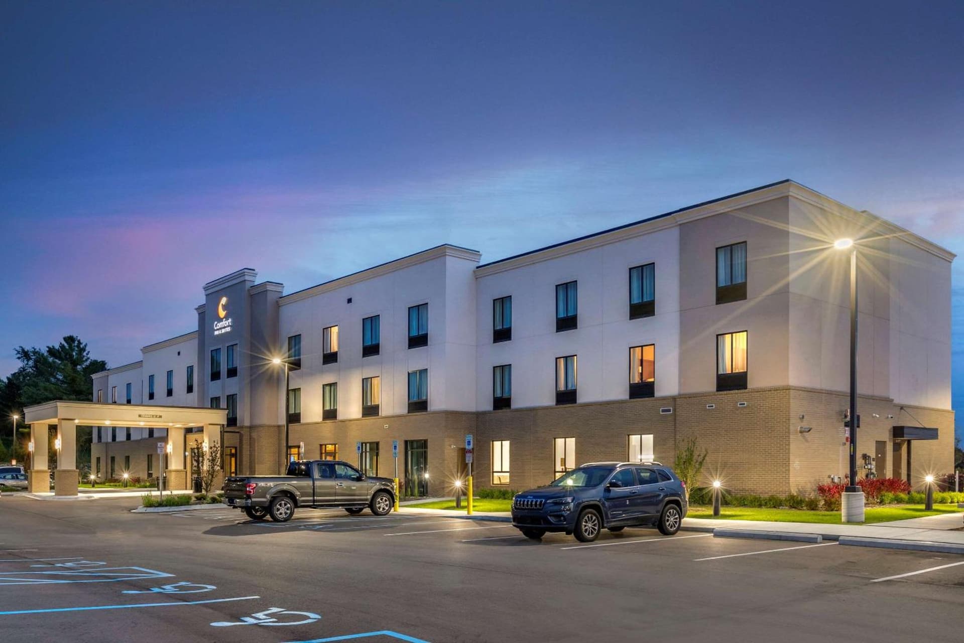 Comfort Inn & Suites Clarkston Pine Knob Area interior in Clarkston — gallery photo 2