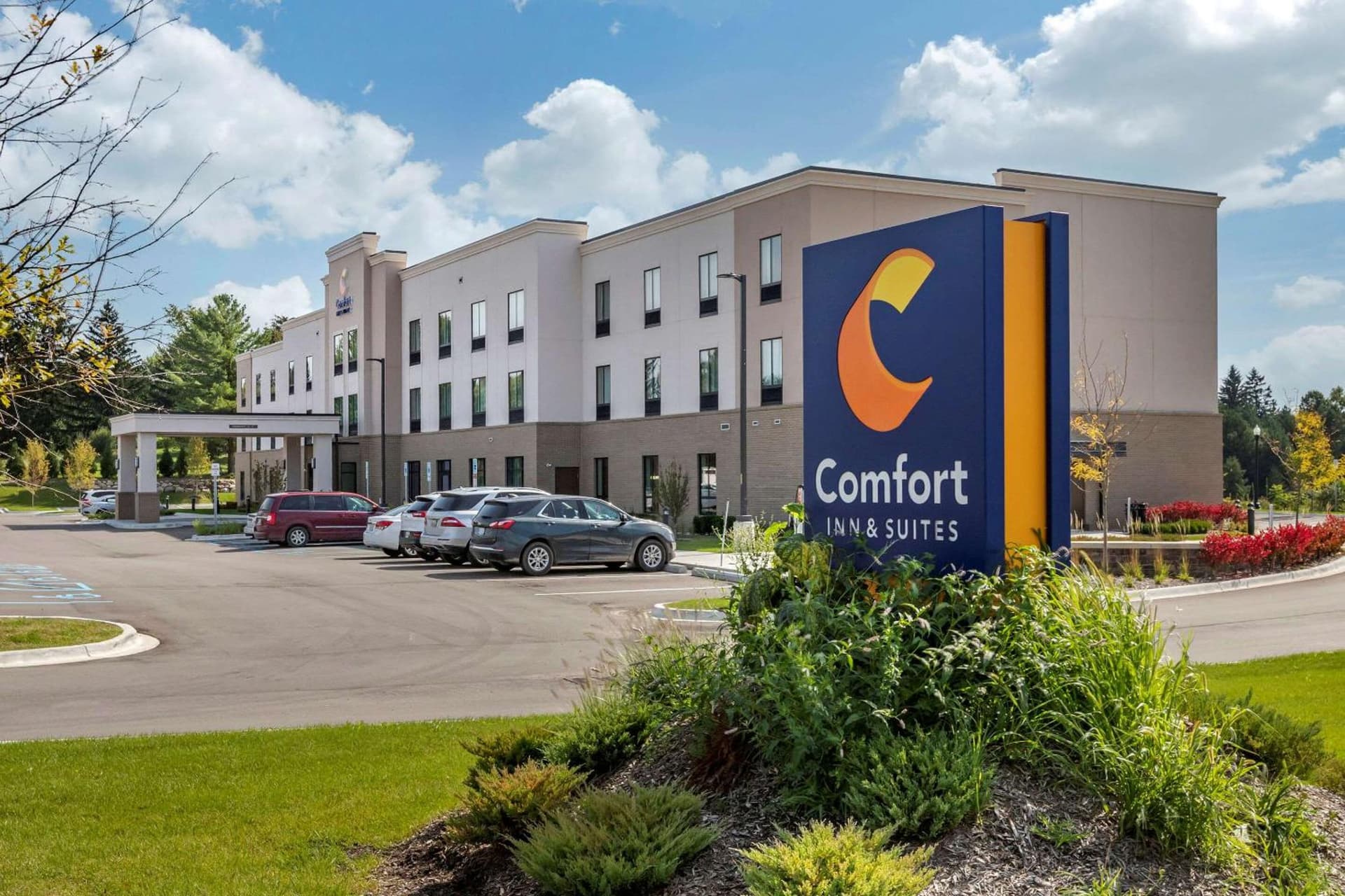 Comfort Inn & Suites Clarkston Pine Knob Area property views in Clarkston — gallery photo 3