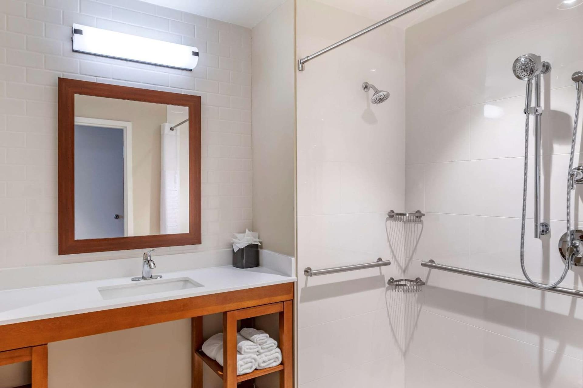 Comfort Inn & Suites Clarkston Pine Knob Area gallery photo in Clarkston — image 18