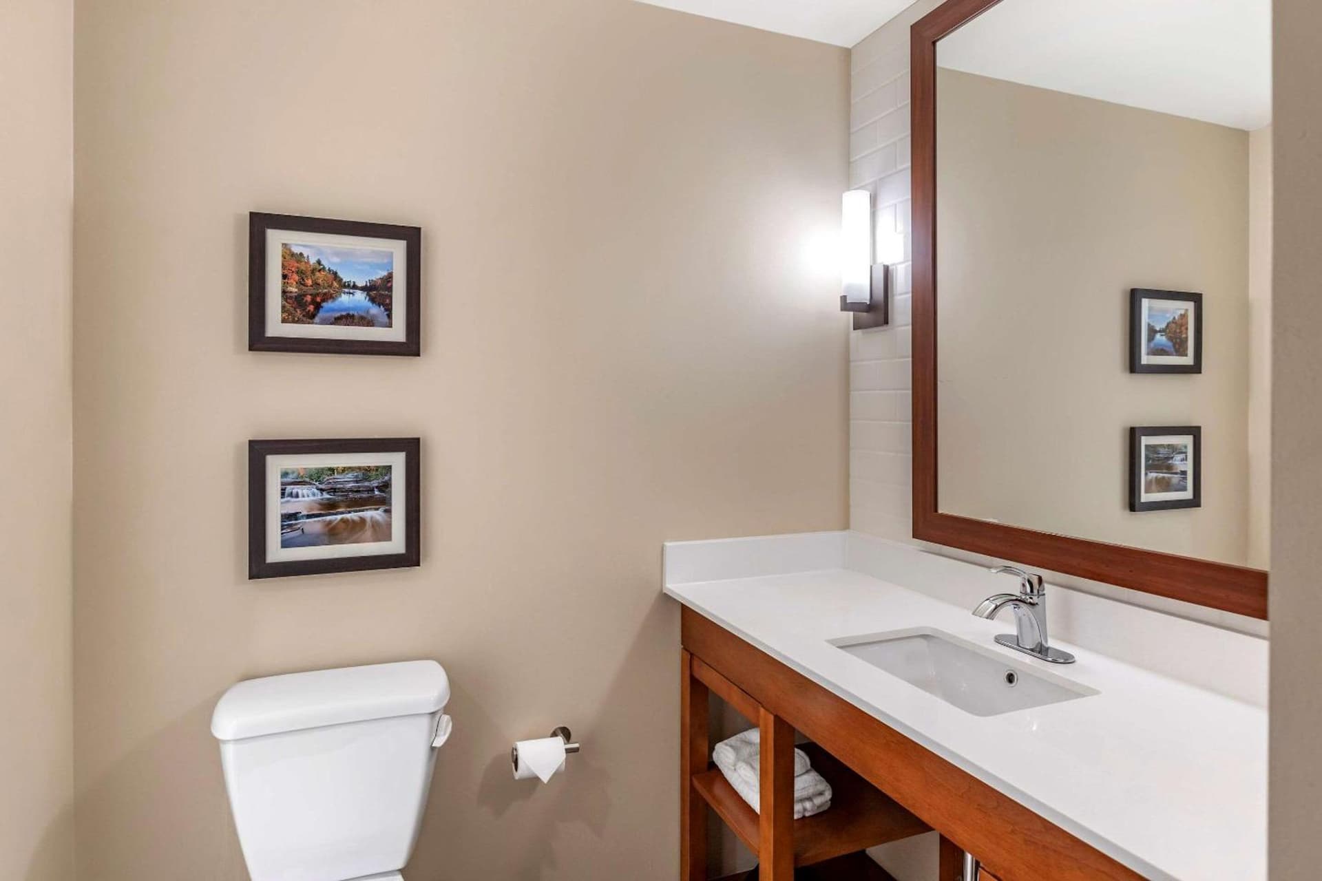 Comfort Inn & Suites Clarkston Pine Knob Area gallery photo in Clarkston — image 11