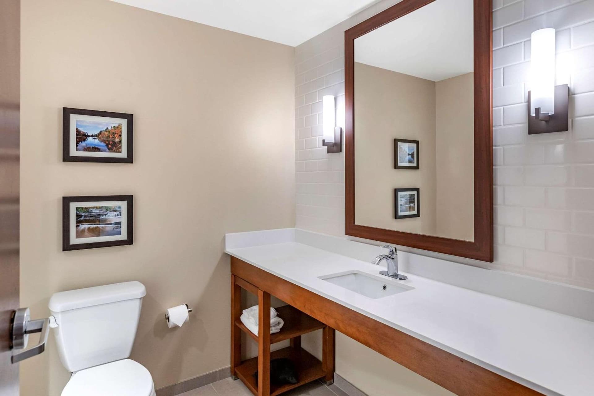 Comfort Inn & Suites Clarkston Pine Knob Area gallery photo in Clarkston — image 36