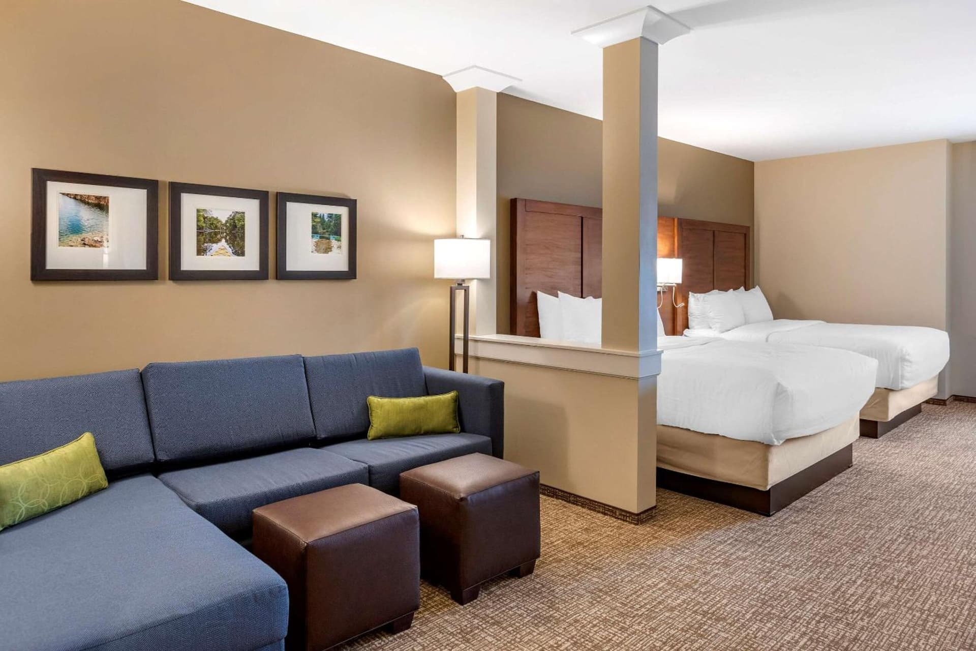 Comfort Inn & Suites Clarkston Pine Knob Area interior in Clarkston — gallery photo 2