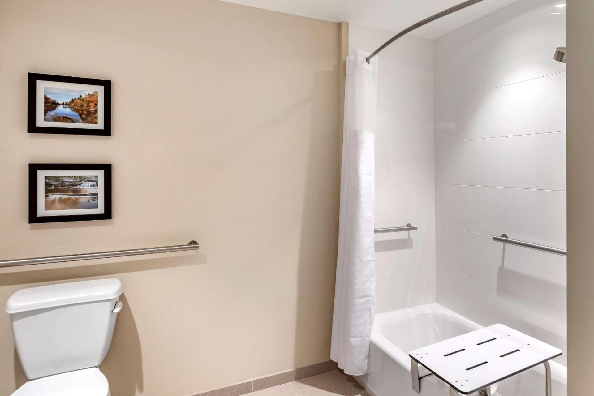 Comfort Inn & Suites Clarkston Pine Knob Area gallery photo in Clarkston — image 4