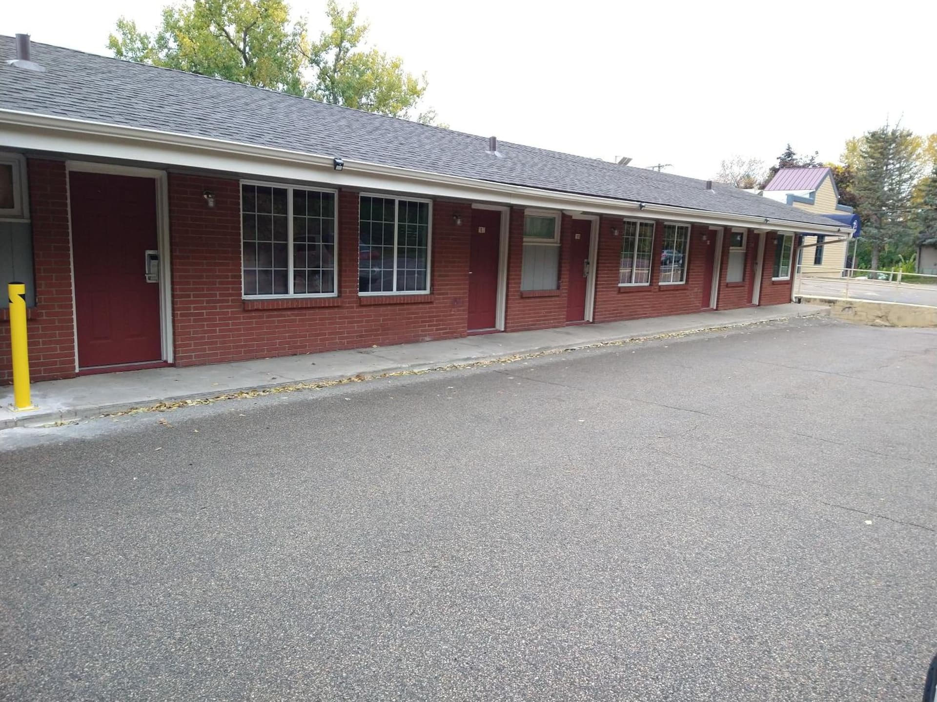 Highway Motel interior in Saint Paul, MN — gallery photo 2