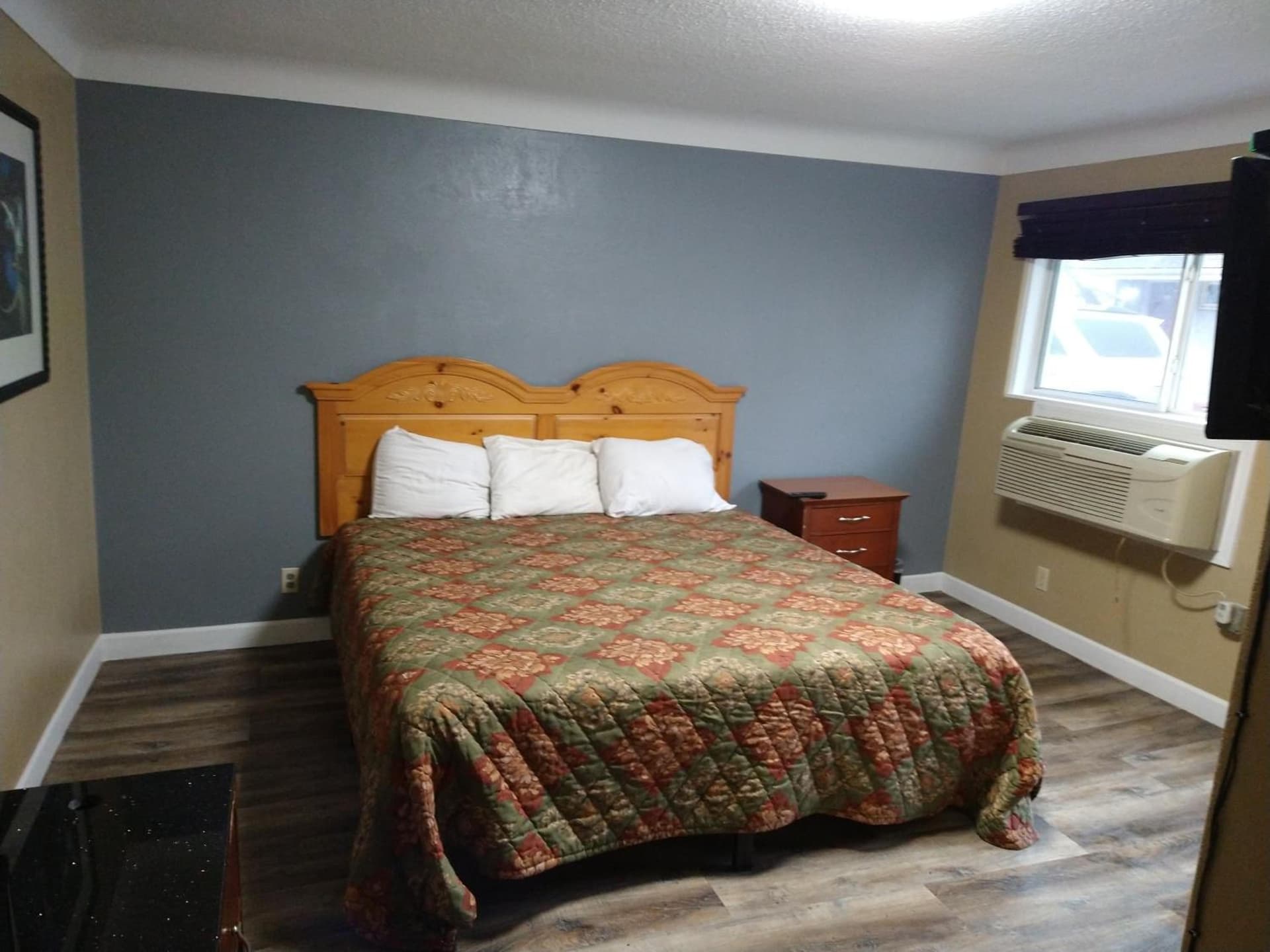 Highway Motel interior in Saint Paul, MN — gallery photo 2