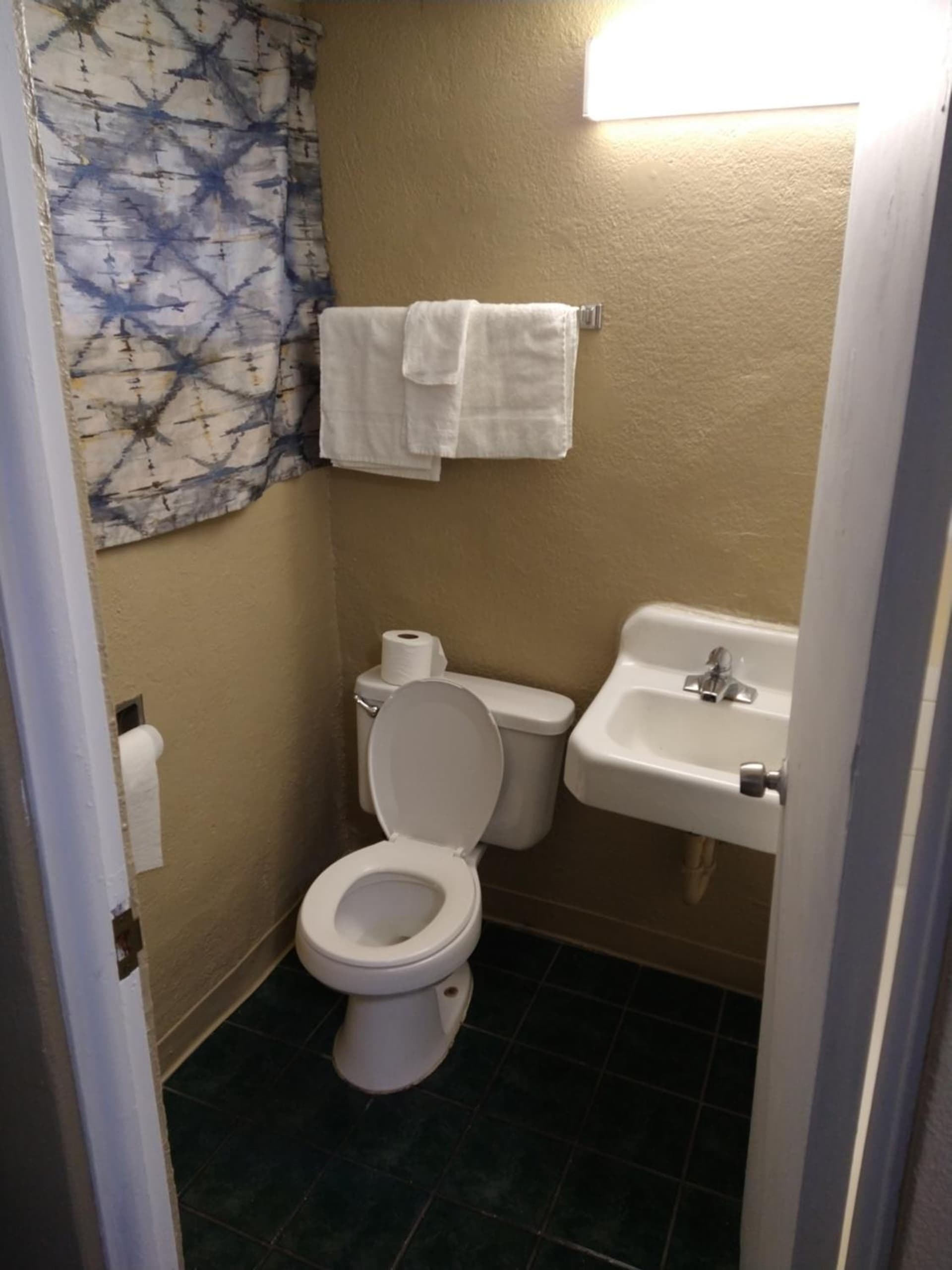 Highway Motel gallery photo in Saint Paul, MN — image 4
