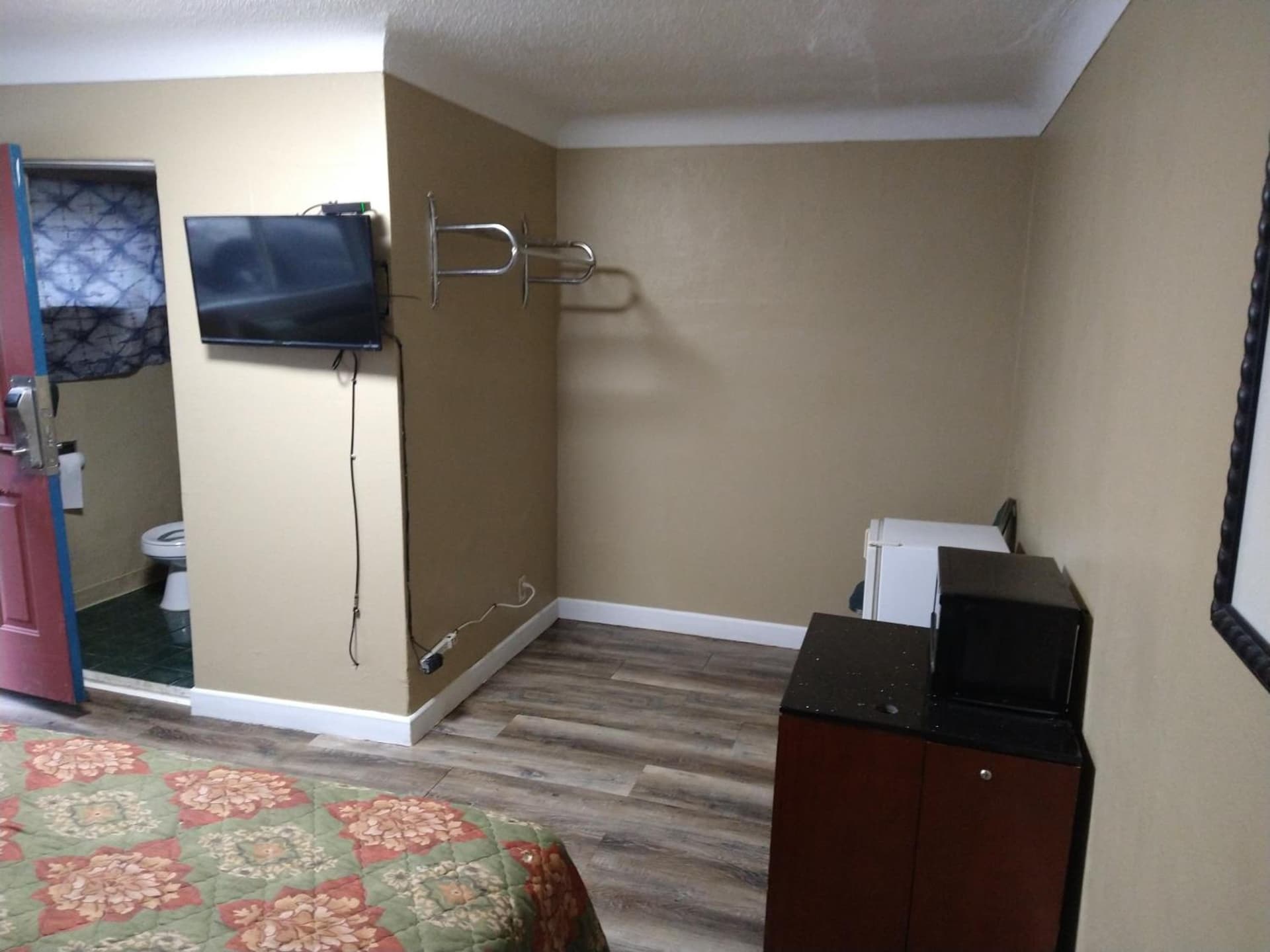 Highway Motel property views in Saint Paul, MN — gallery photo 3