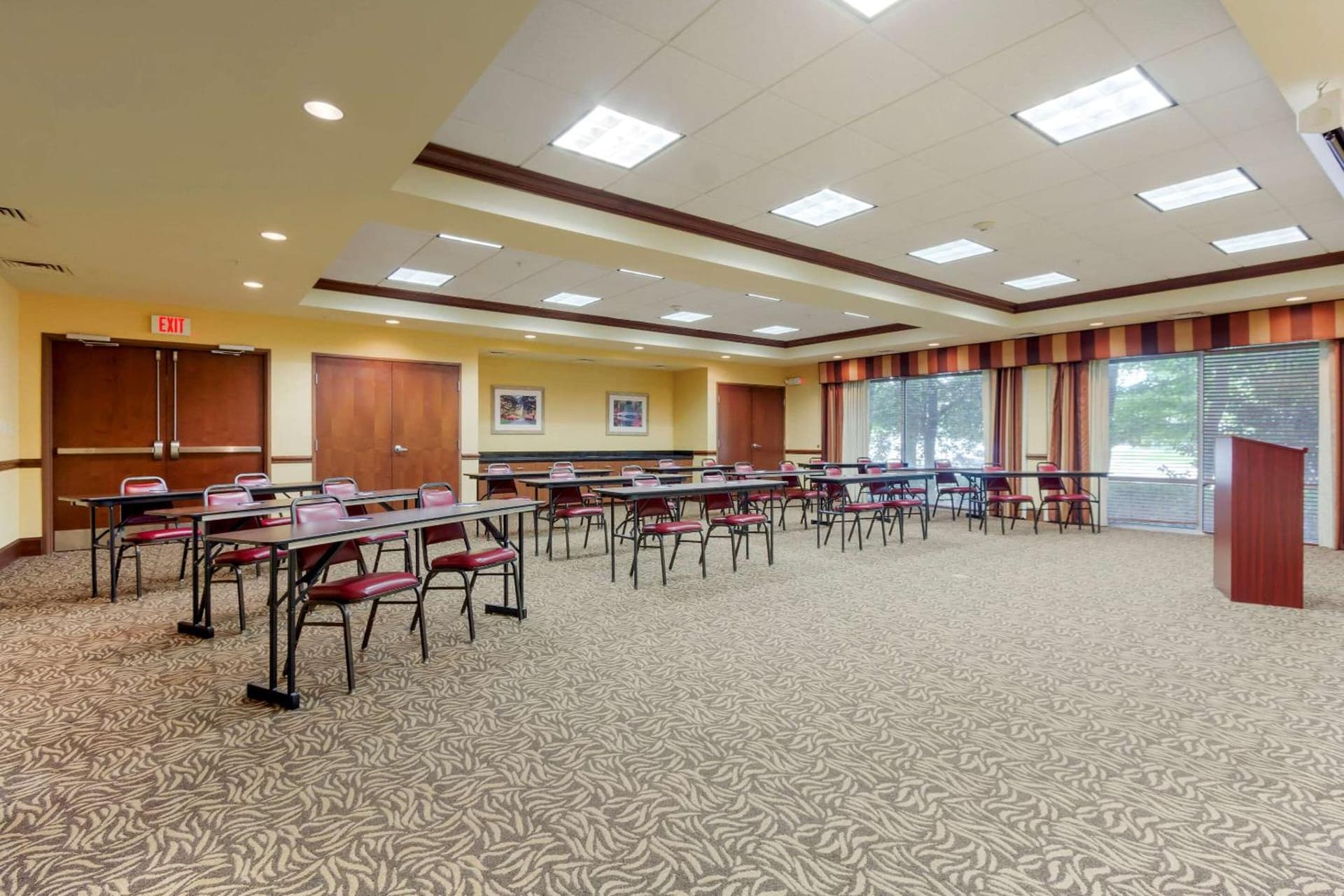 Comfort Suites Charleston West Ashley gallery photo in Charleston, SC — image 14