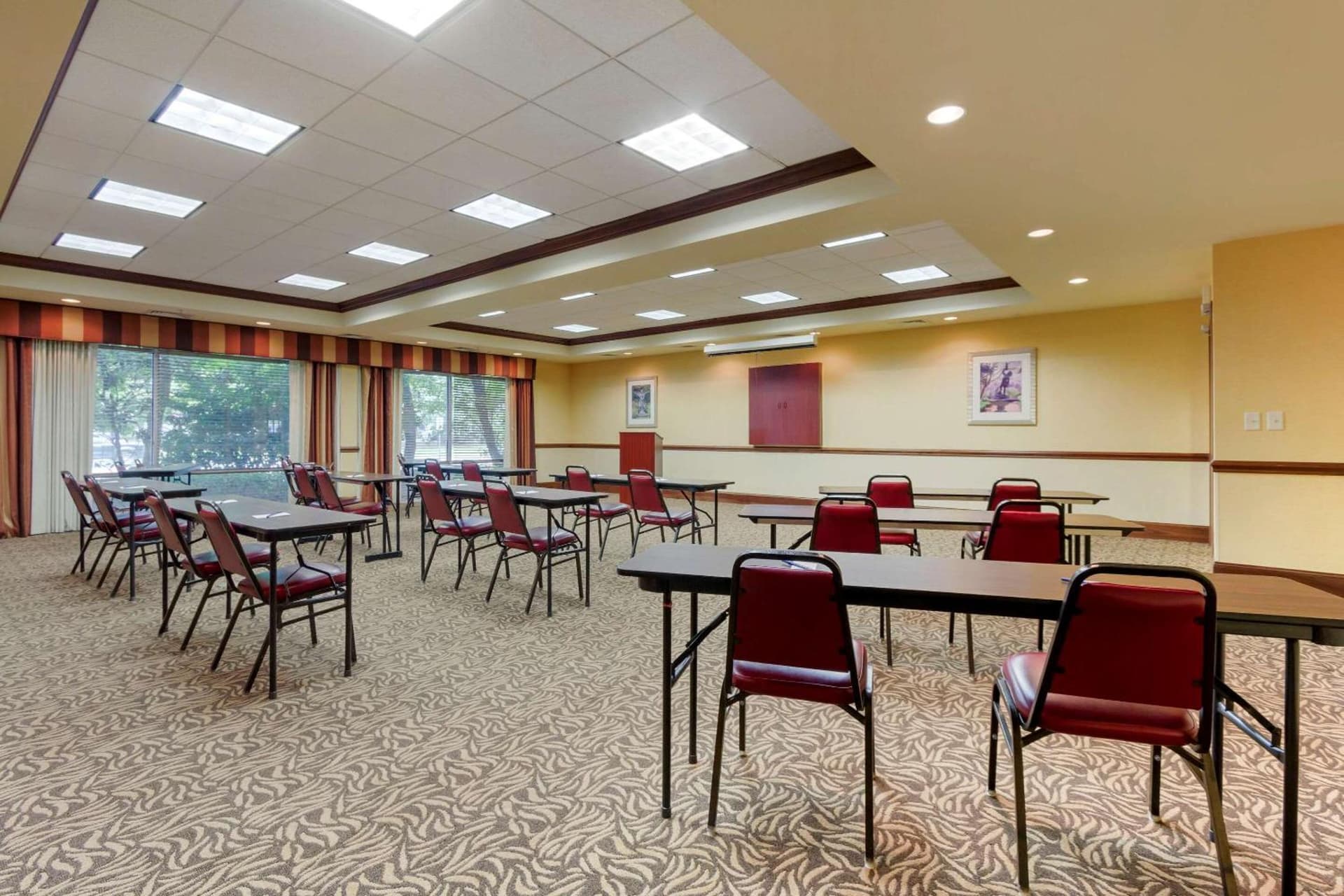 Comfort Suites Charleston West Ashley gallery photo in Charleston, SC — image 29