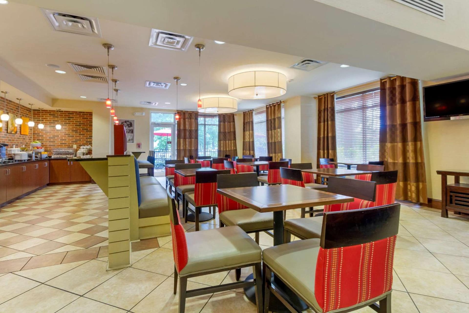 Comfort Suites Charleston West Ashley gallery photo in Charleston, SC — image 15