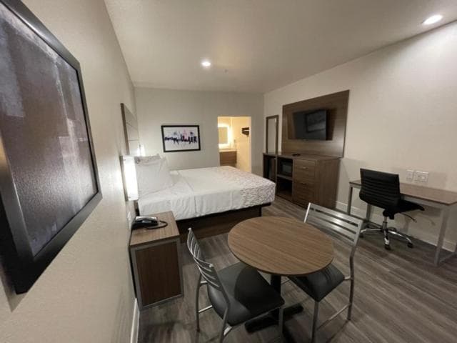 Palace Inn Blue - Garth Rd gallery photo in Baytown, TX — image 7