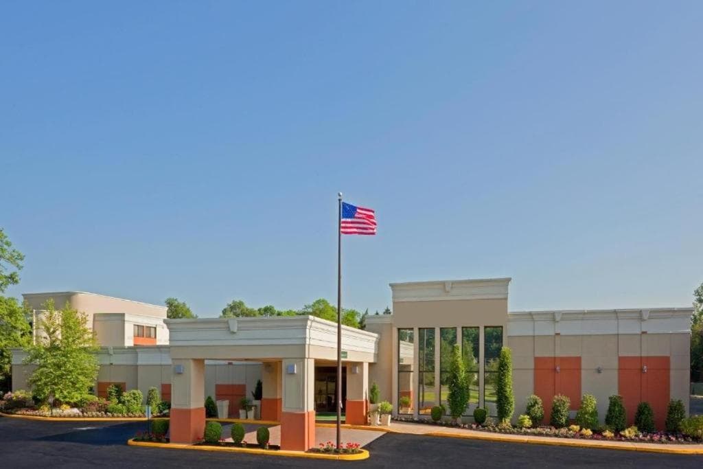 Armoni Inn & Suites — hotel in Orangeburg, New York