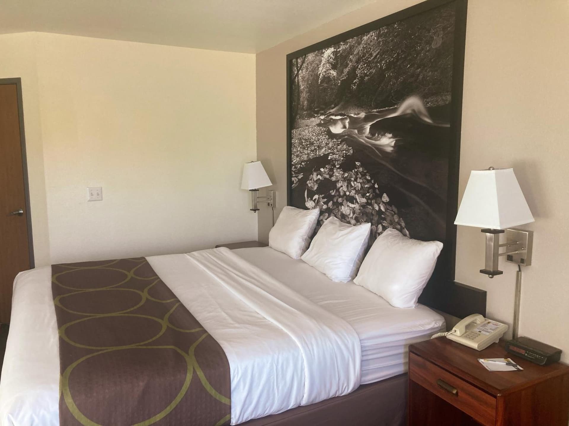 Super 8 by Wyndham Windsor gallery photo in Windsor, CO — image 43
