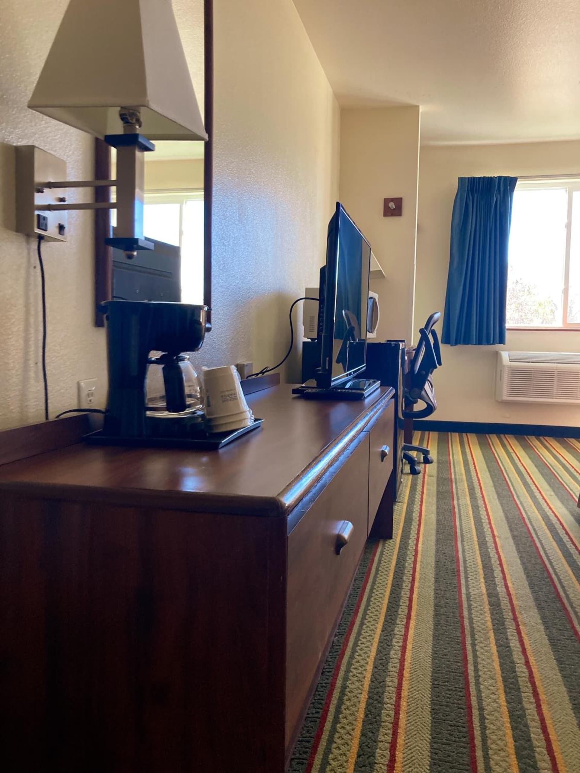 Super 8 by Wyndham Windsor gallery photo in Windsor, CO — image 33