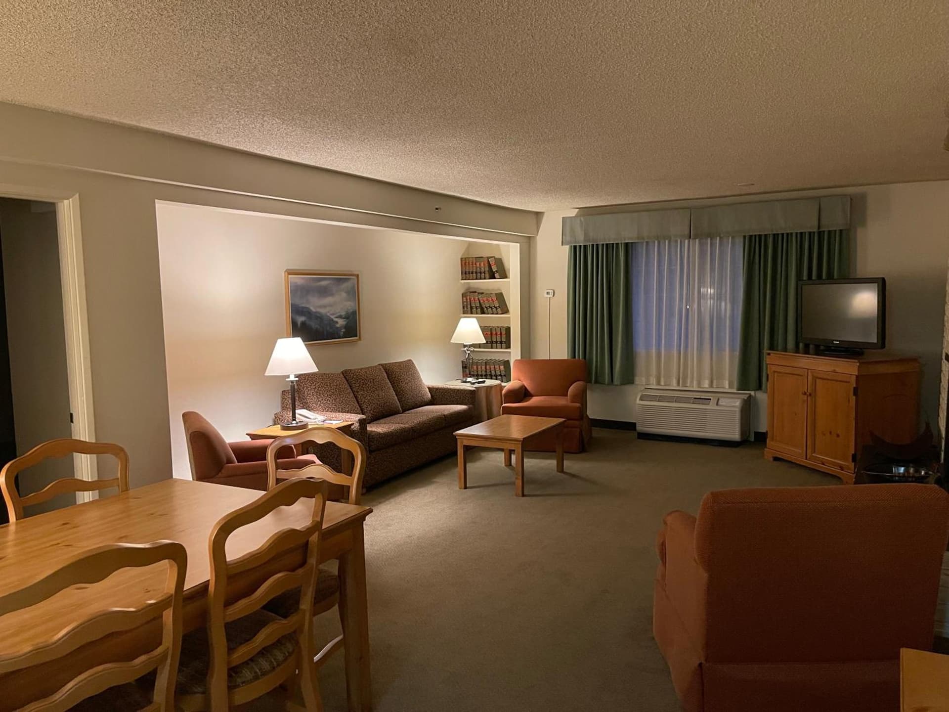 Coast Inn at Lake Hood interior in Anchorage, AK — gallery photo 2