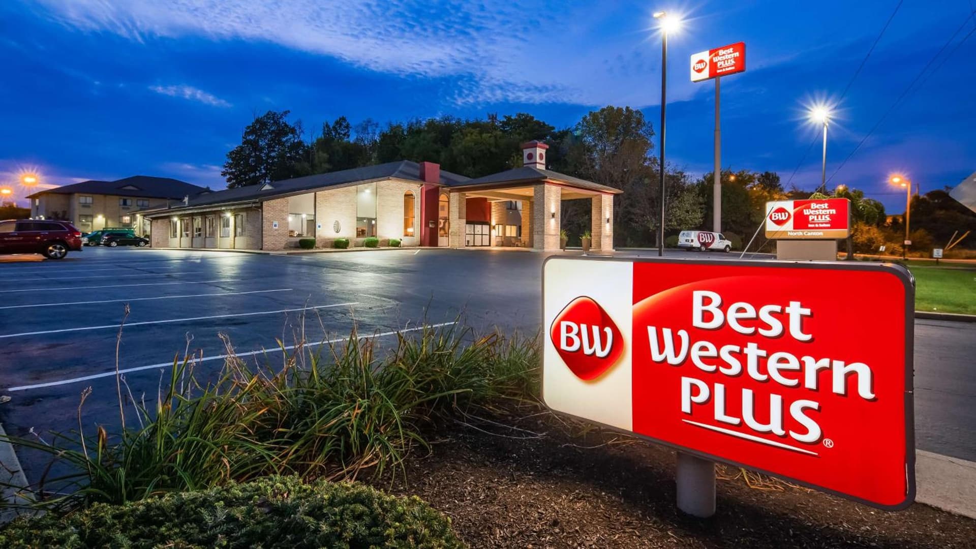 Best Western Plus North Canton Inn & Suites interior in North Canton, OH — gallery photo 2