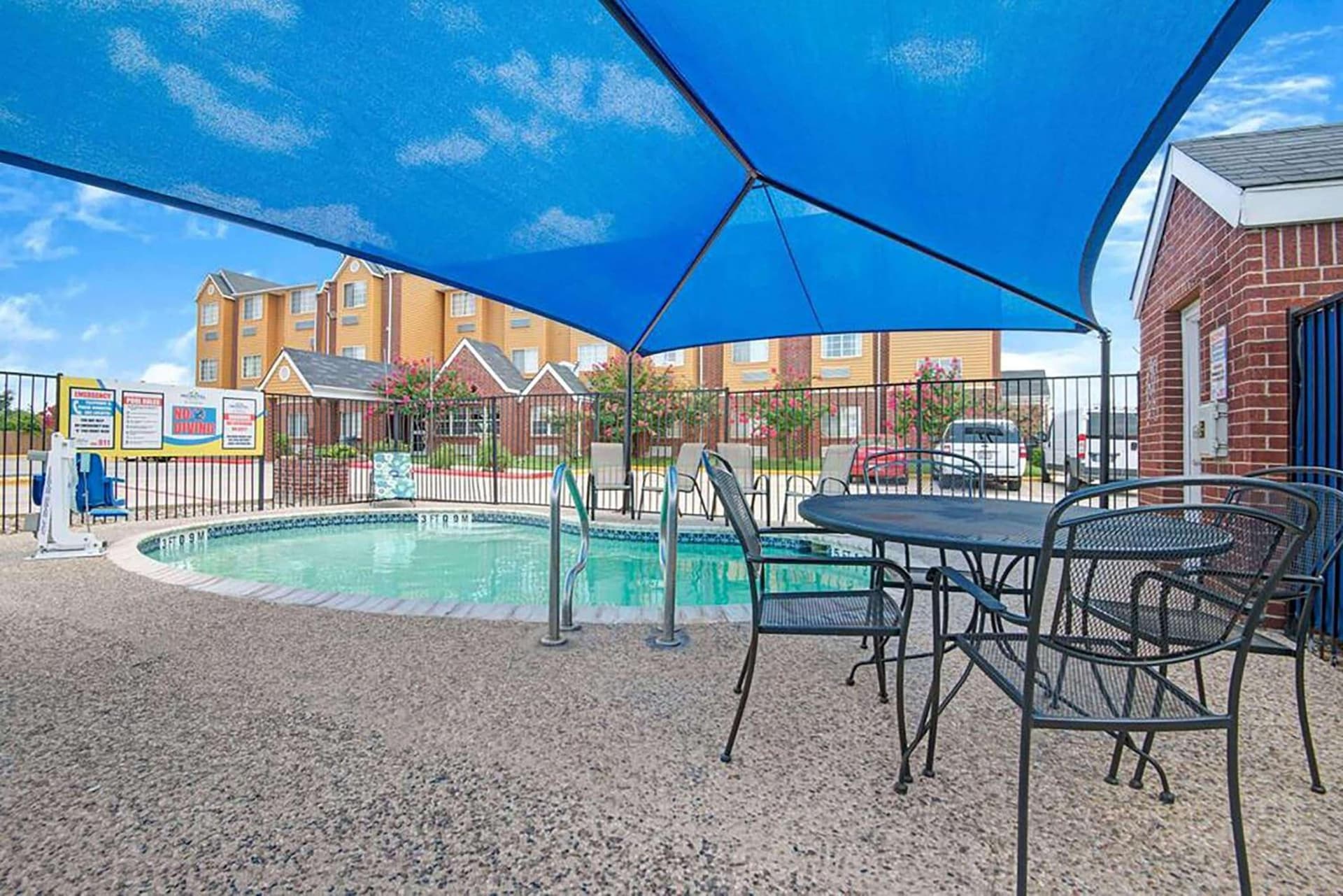 Super 8 by Wyndham San Antonio Downtown NE property views in San Antonio, TX — gallery photo 3
