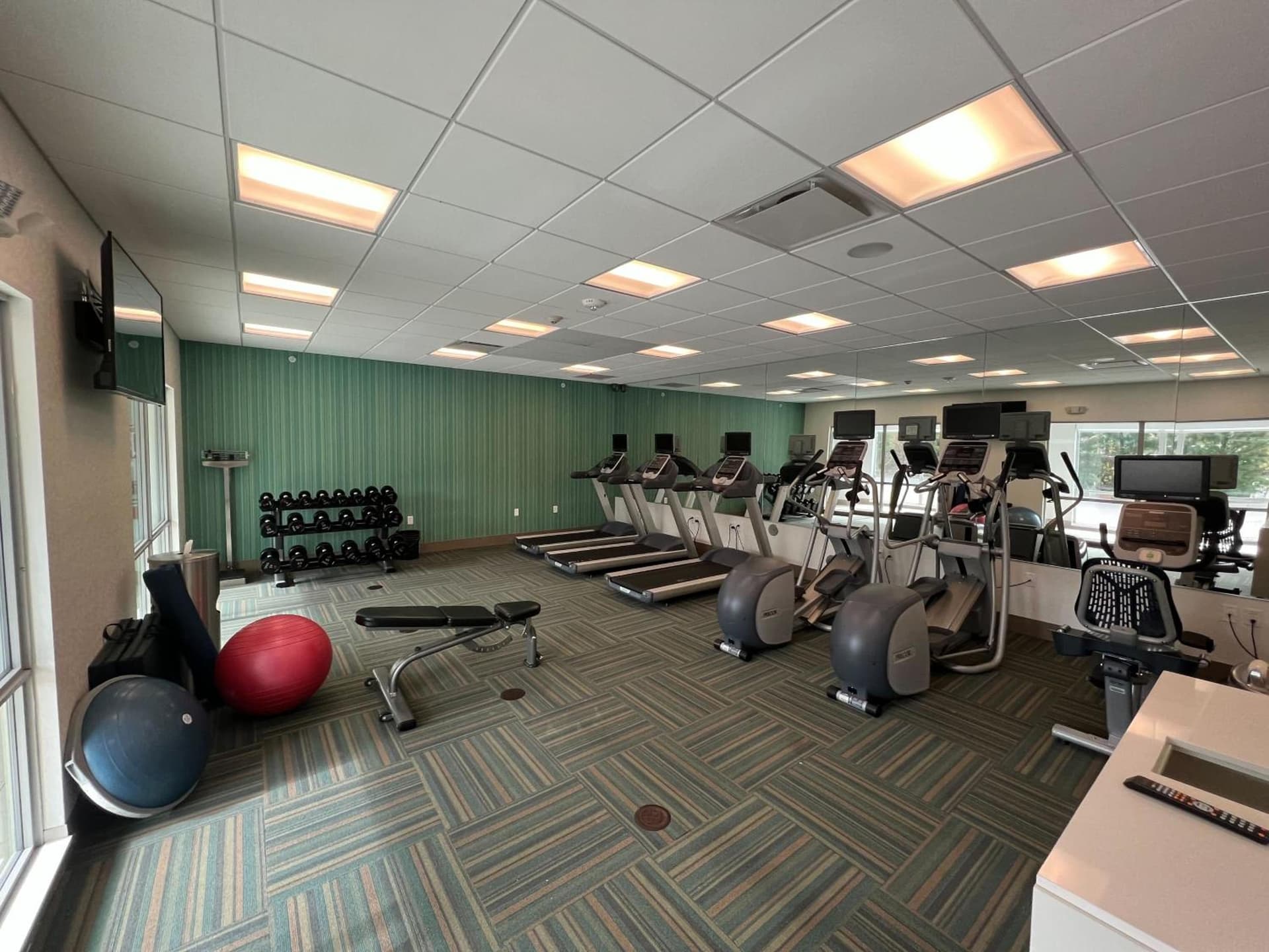 Holiday Inn Express & Suites - Detroit Northwest - Livonia by IHG gallery photo in Livonia, MI — image 4