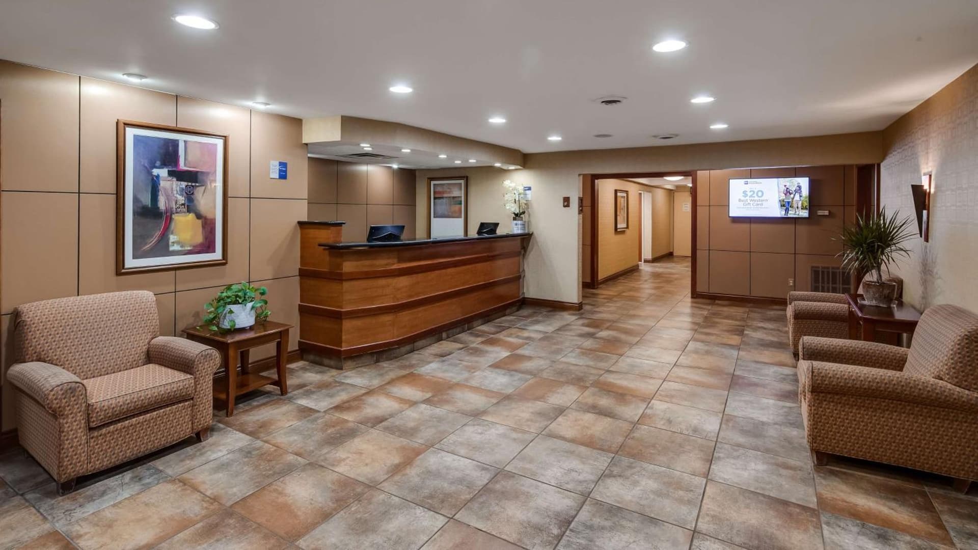 Best Western Lapeer Inn interior in Lapeer, MI — gallery photo 2