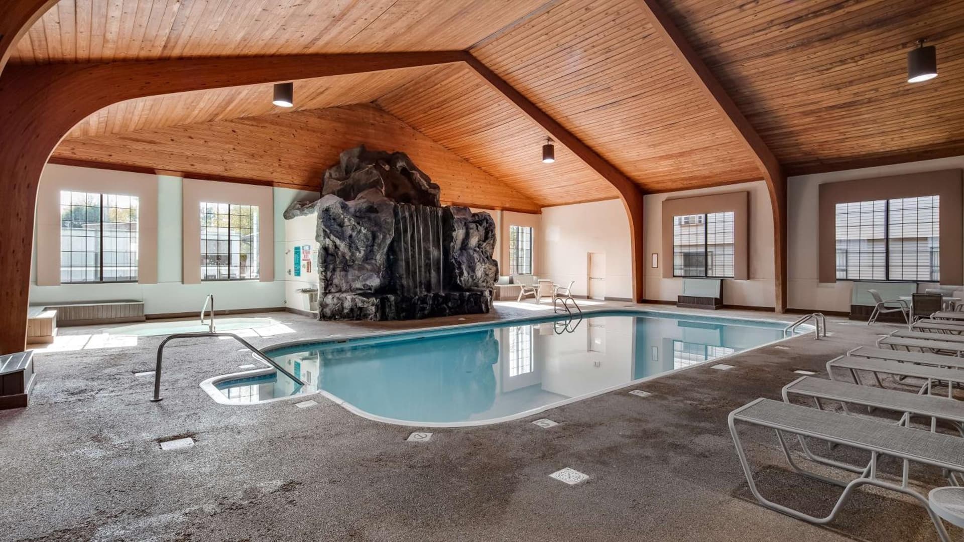 Best Western Lapeer Inn property views in Lapeer, MI — gallery photo 3