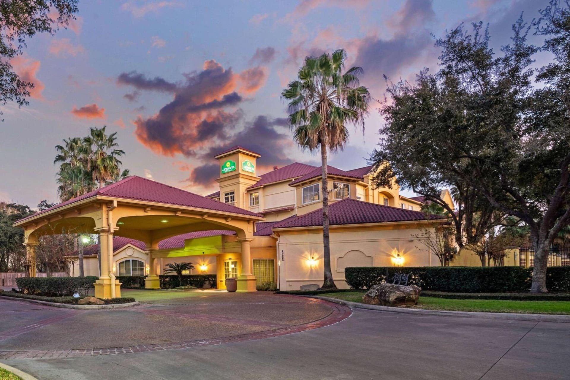 La Quinta by Wyndham Houston West Park 10 featured exterior or lobby in Houston, TX — similar hotel