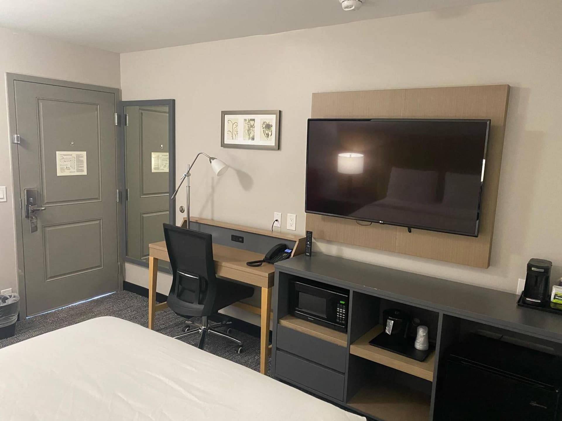 Country Inn & Suites by Radisson, Vallejo Napa Valley, CA property views in Vallejo, CA — gallery photo 3