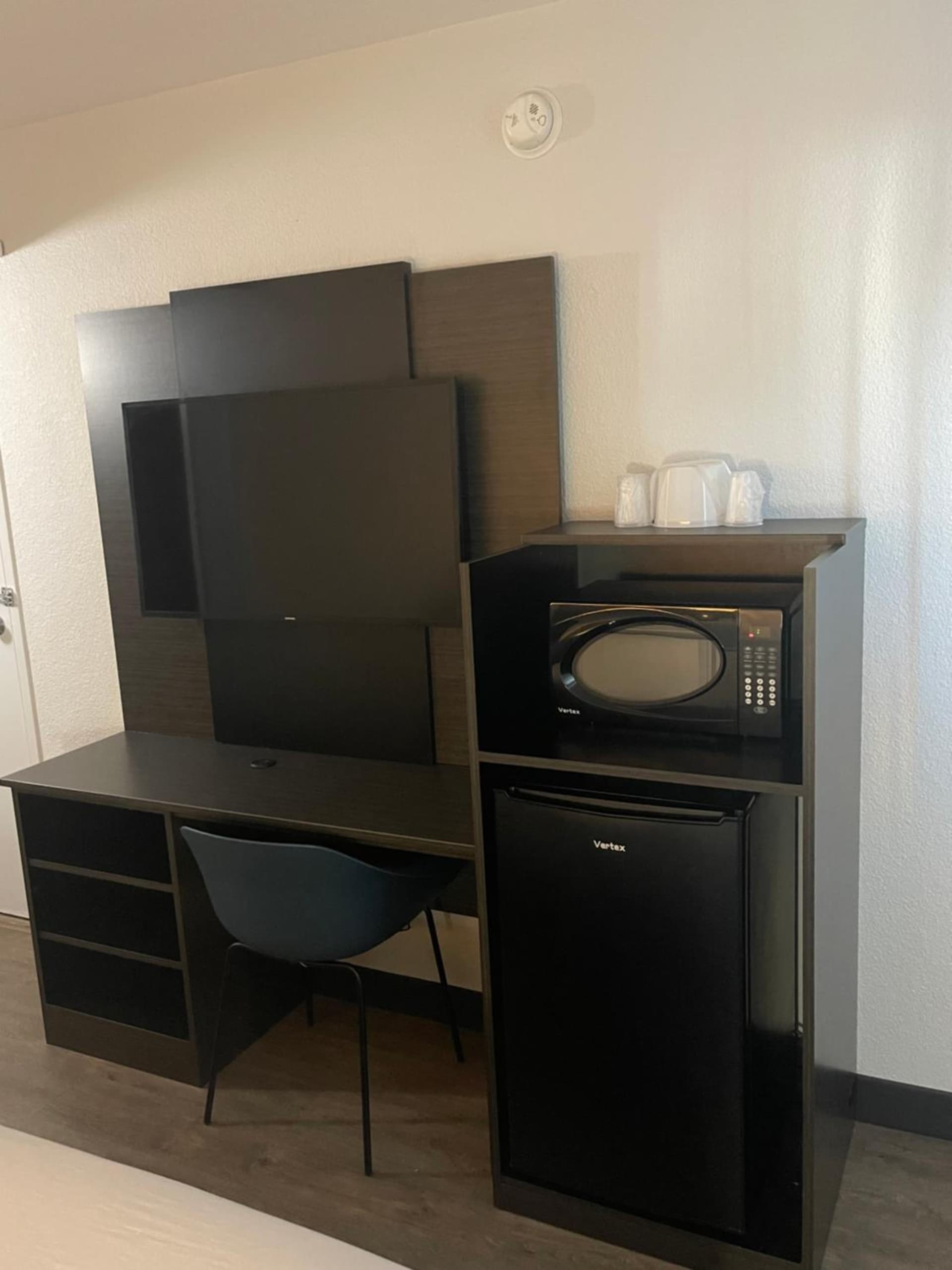 Motel 6-Bakersfield, CA - South gallery photo in Bakersfield, CA — image 61