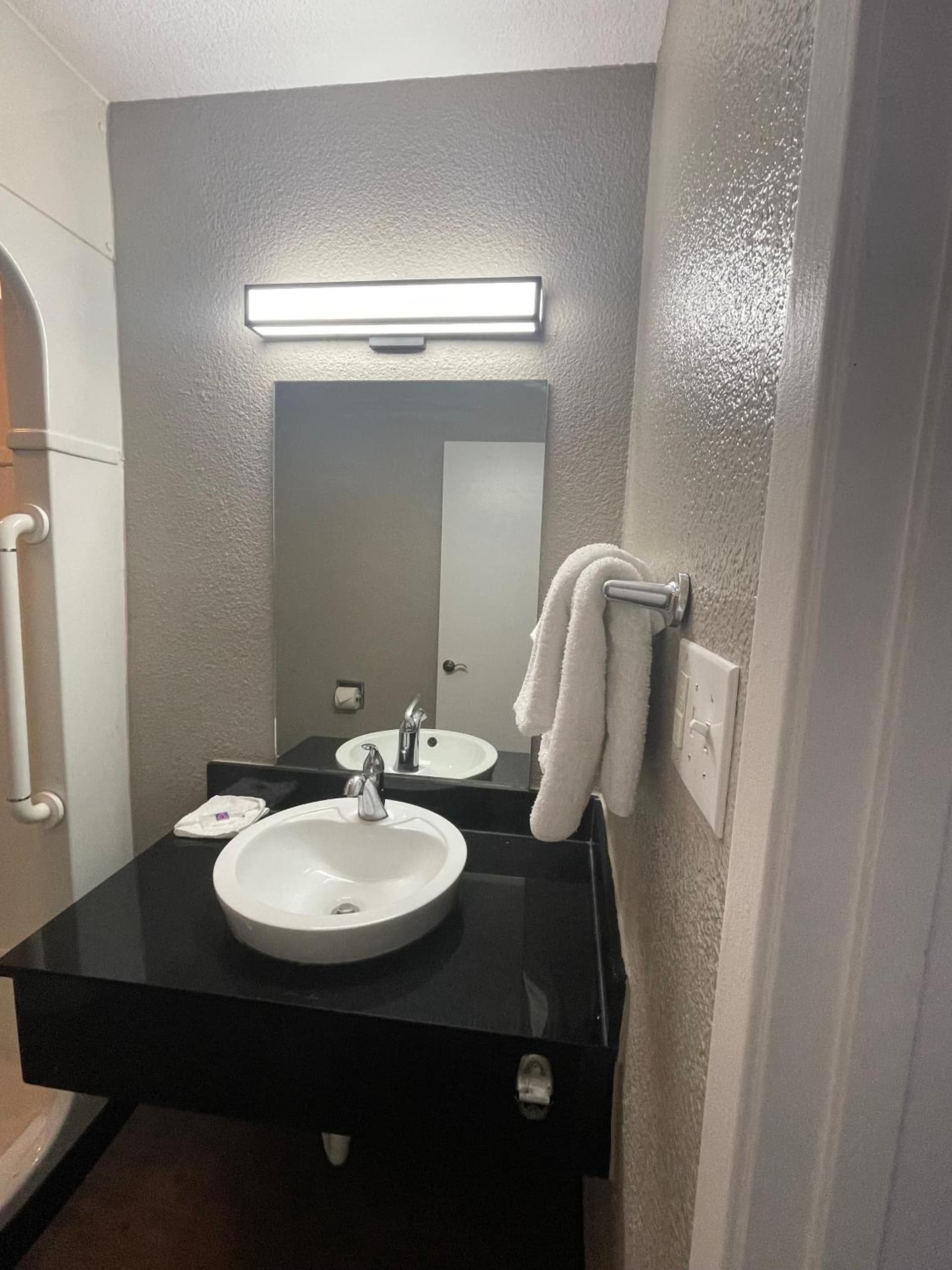 Motel 6-Bakersfield, CA - South gallery photo in Bakersfield, CA — image 82