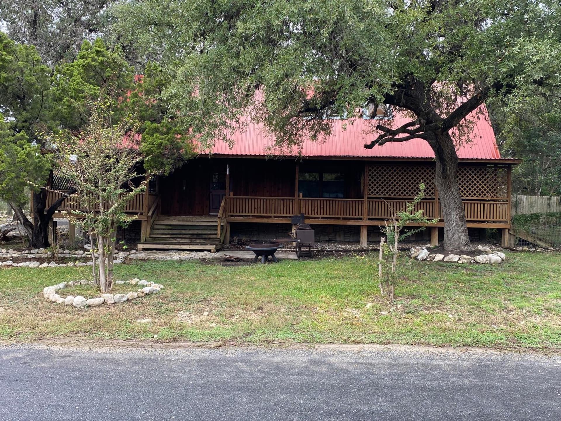 The Springs Retreat featured exterior or lobby in Leakey, TX — similar hotel