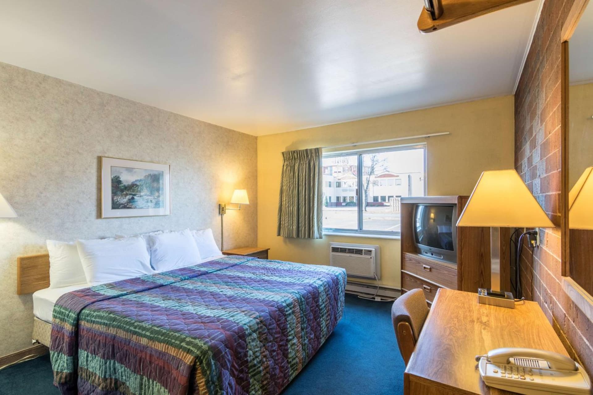 Motel 6-Eau Claire, WI interior in Eau Claire, WI — gallery photo 2