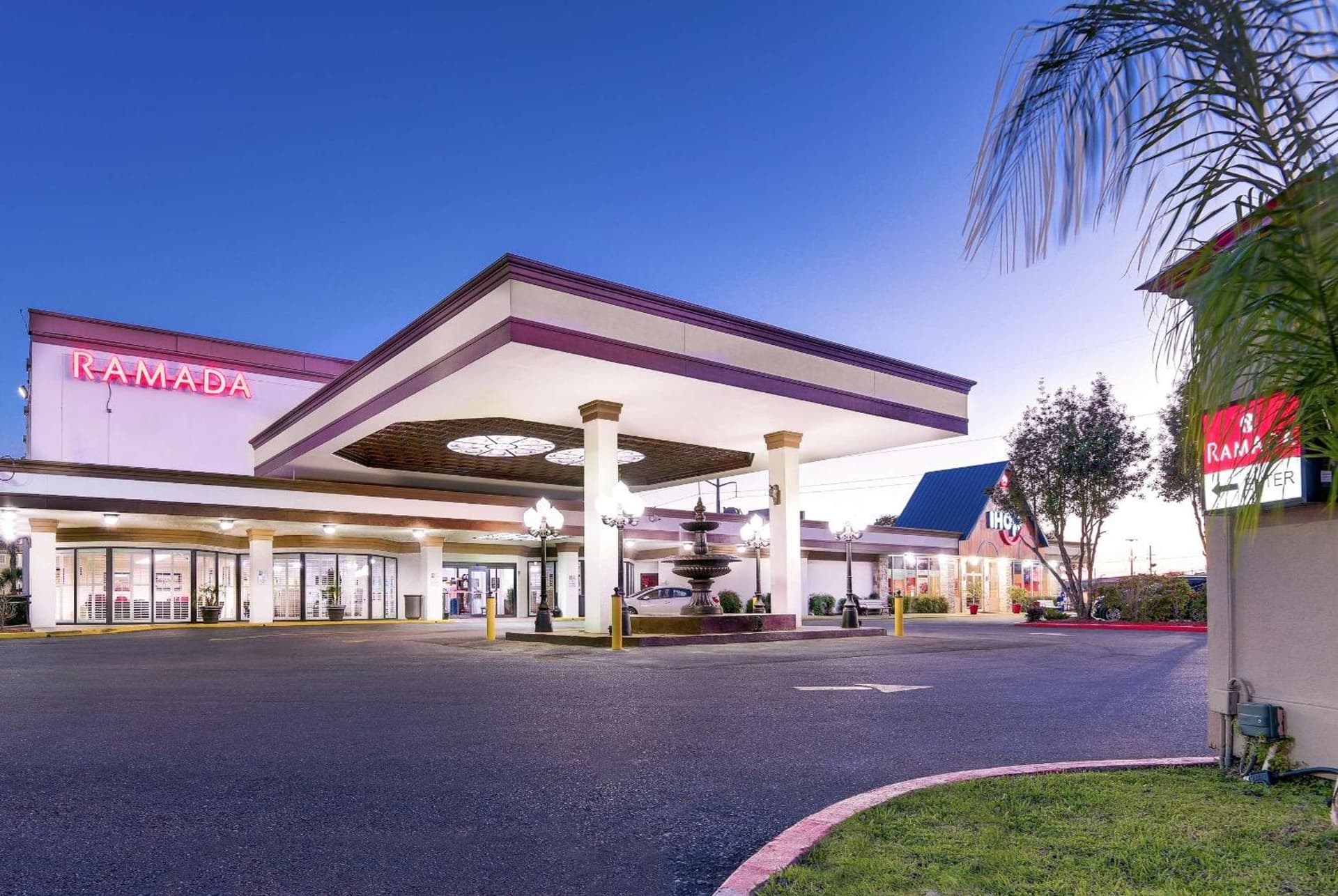 Ramada by Wyndham Metairie New Orleans Airport property views in Metairie, LA — gallery photo 3