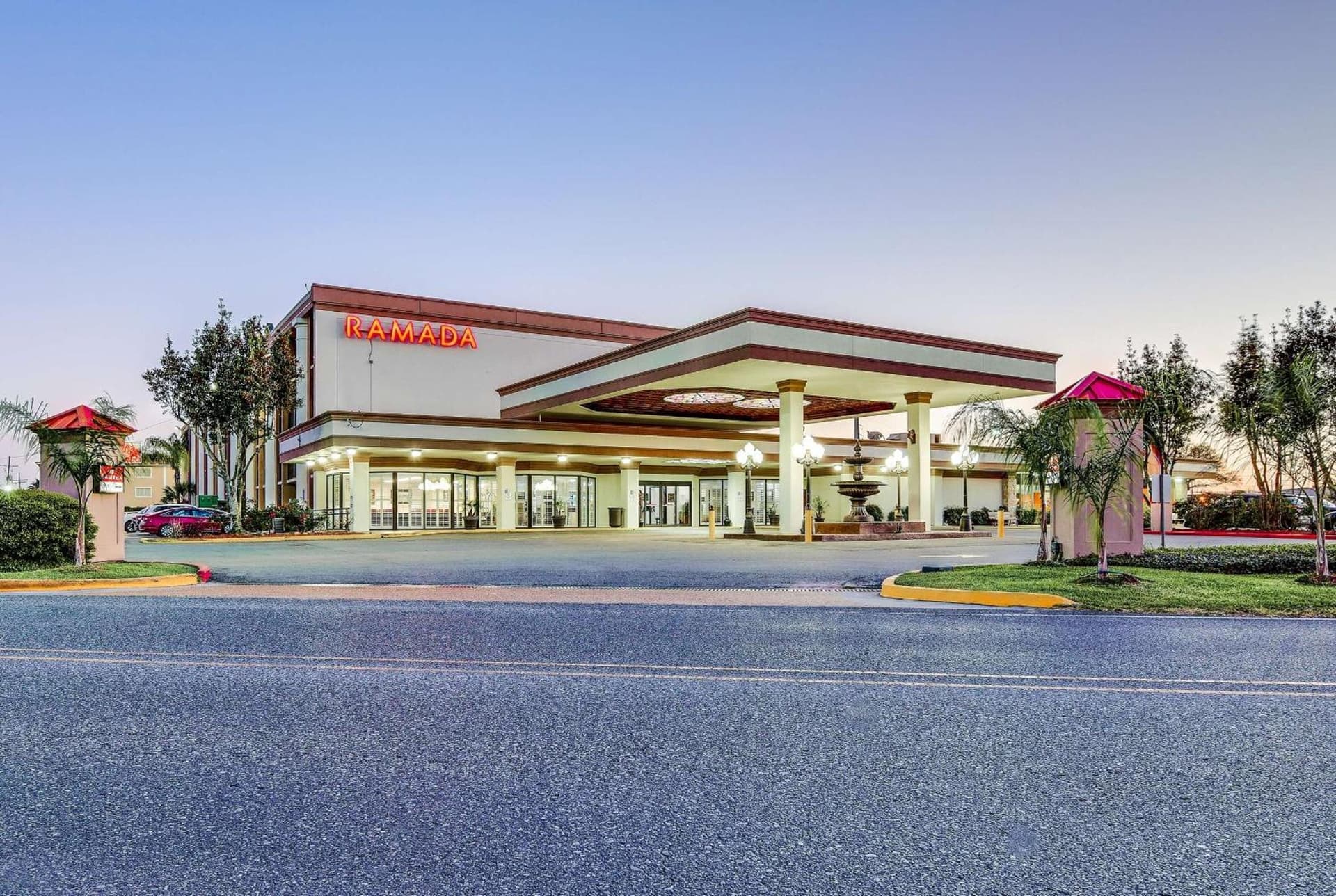 Ramada by Wyndham Metairie New Orleans Airport interior in Metairie, LA — gallery photo 2