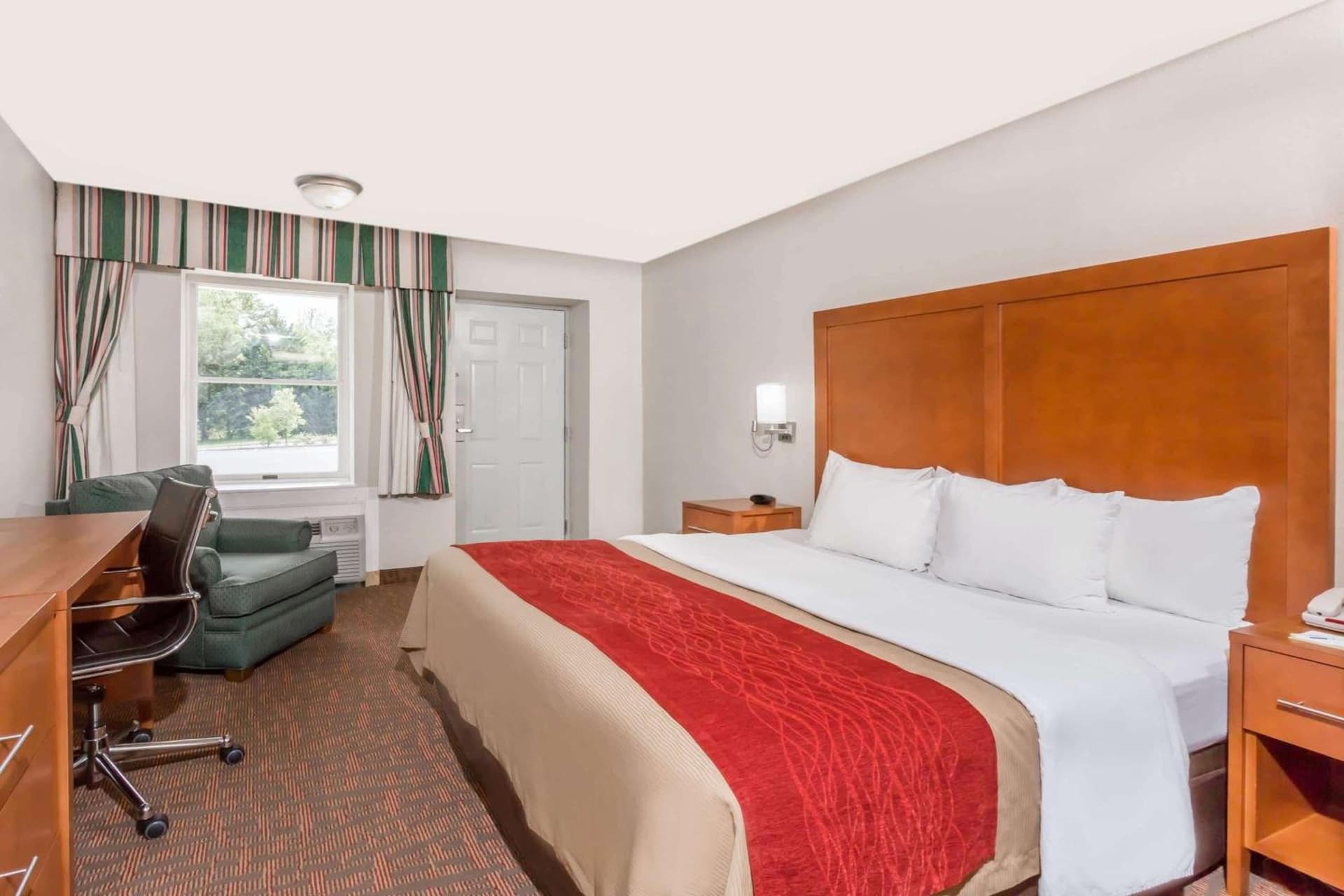 Days Inn by Wyndham Williamsburg Historic Area interior in Williamsburg, VA — gallery photo 2