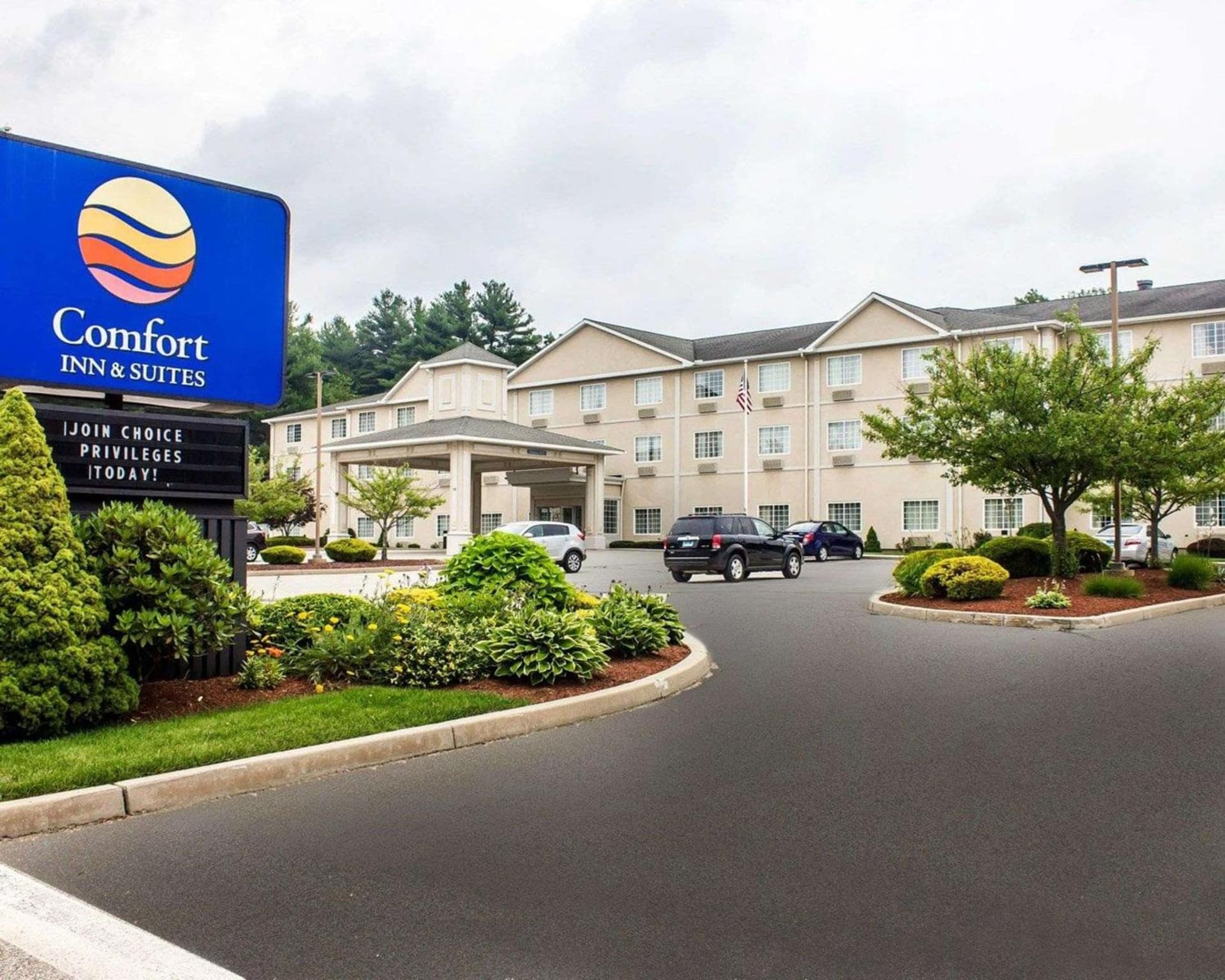 Comfort Inn & Suites interior in Dayville, CT — gallery photo 2