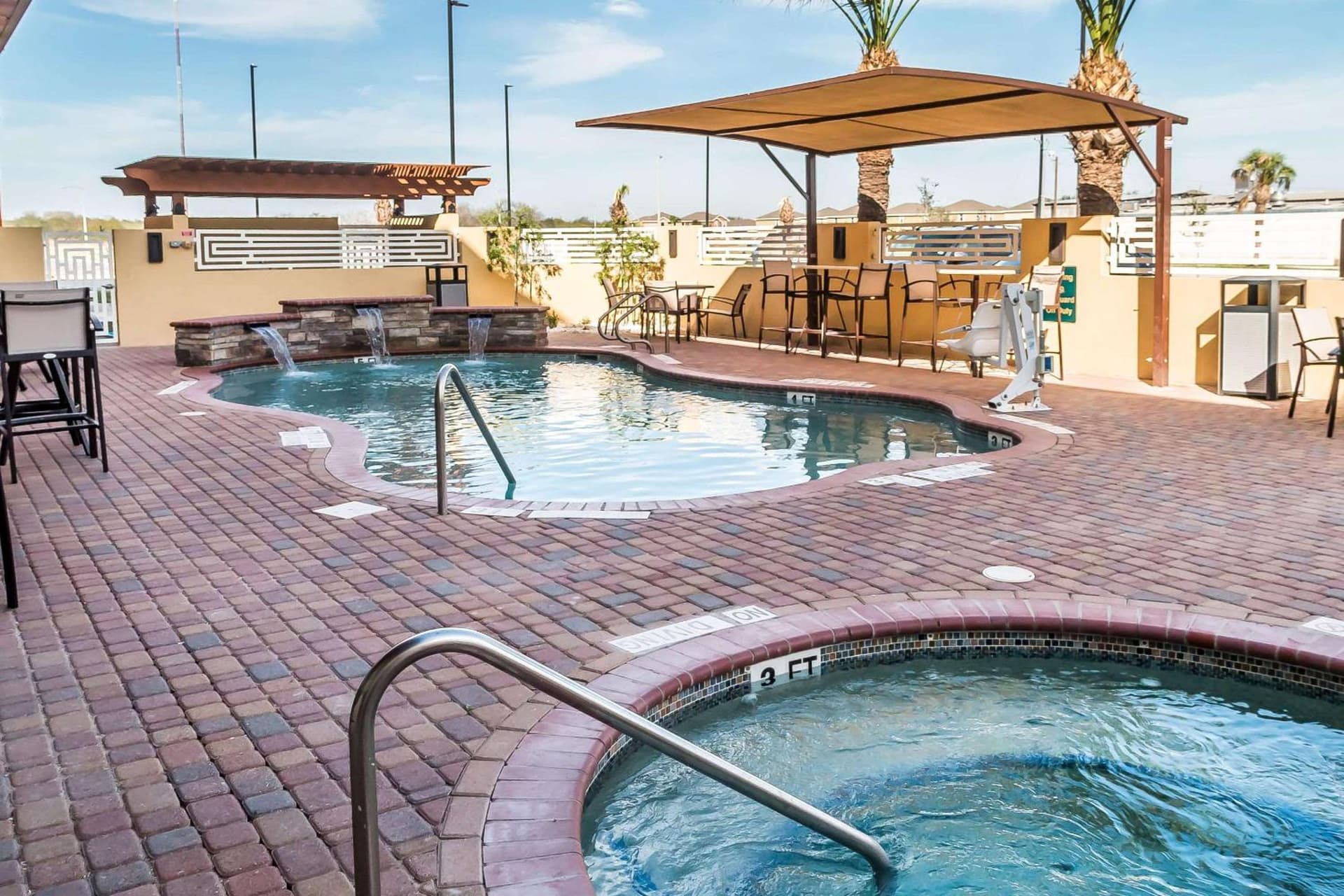 MainStay Suites Edinburg South gallery photo in Edinburg, TX — image 49