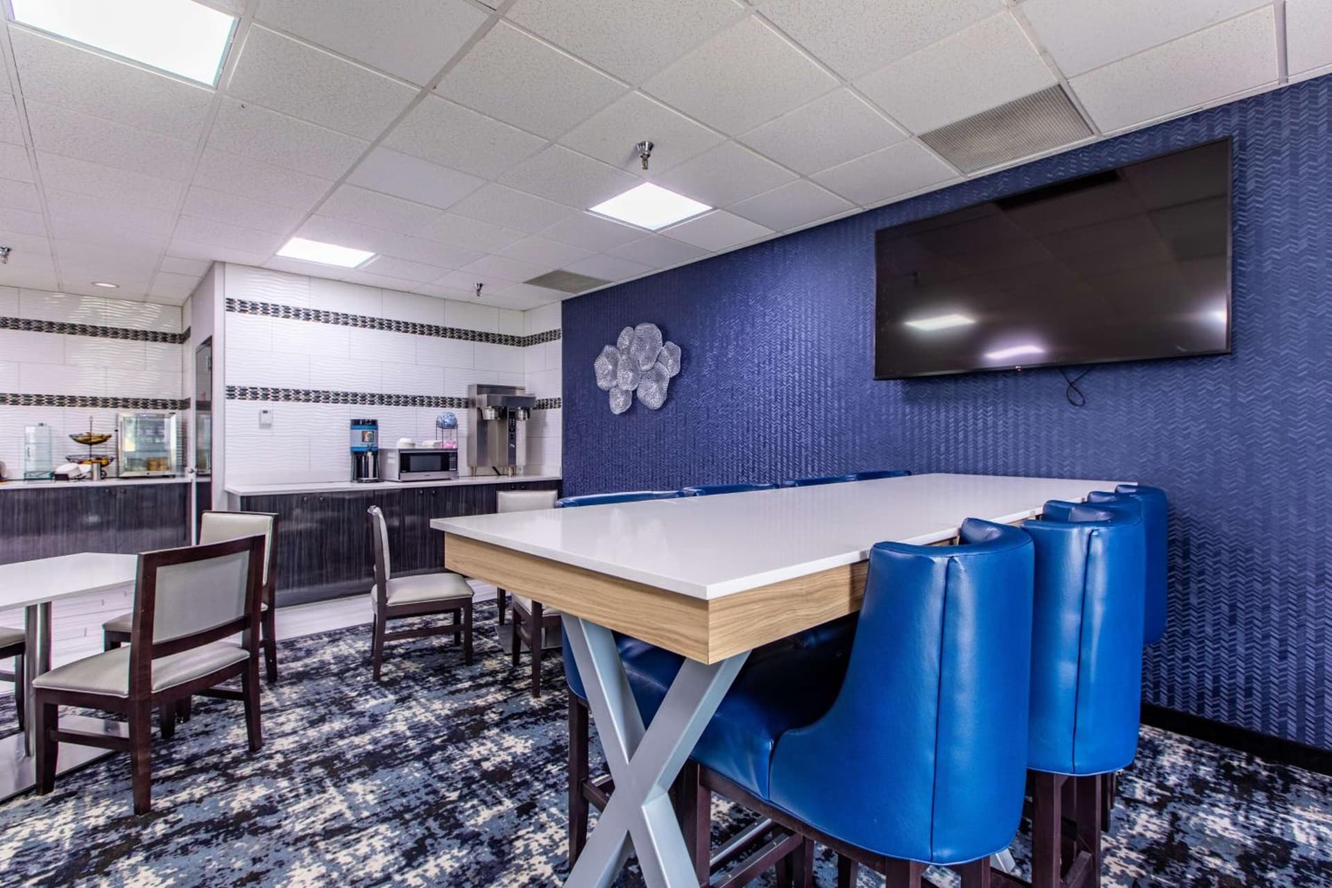 Best Western Rochester Hotel Mayo Clinic Area/ St. Mary's property views in Rochester, MN — gallery photo 3