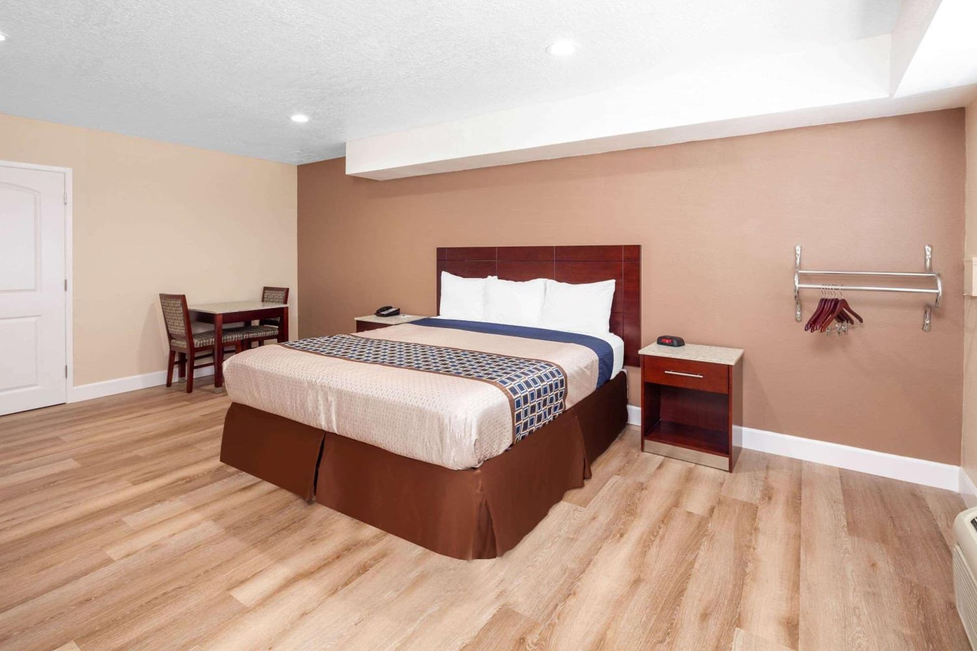 Travelodge by Wyndham Harbor City property views in Harbor City, CA — gallery photo 3