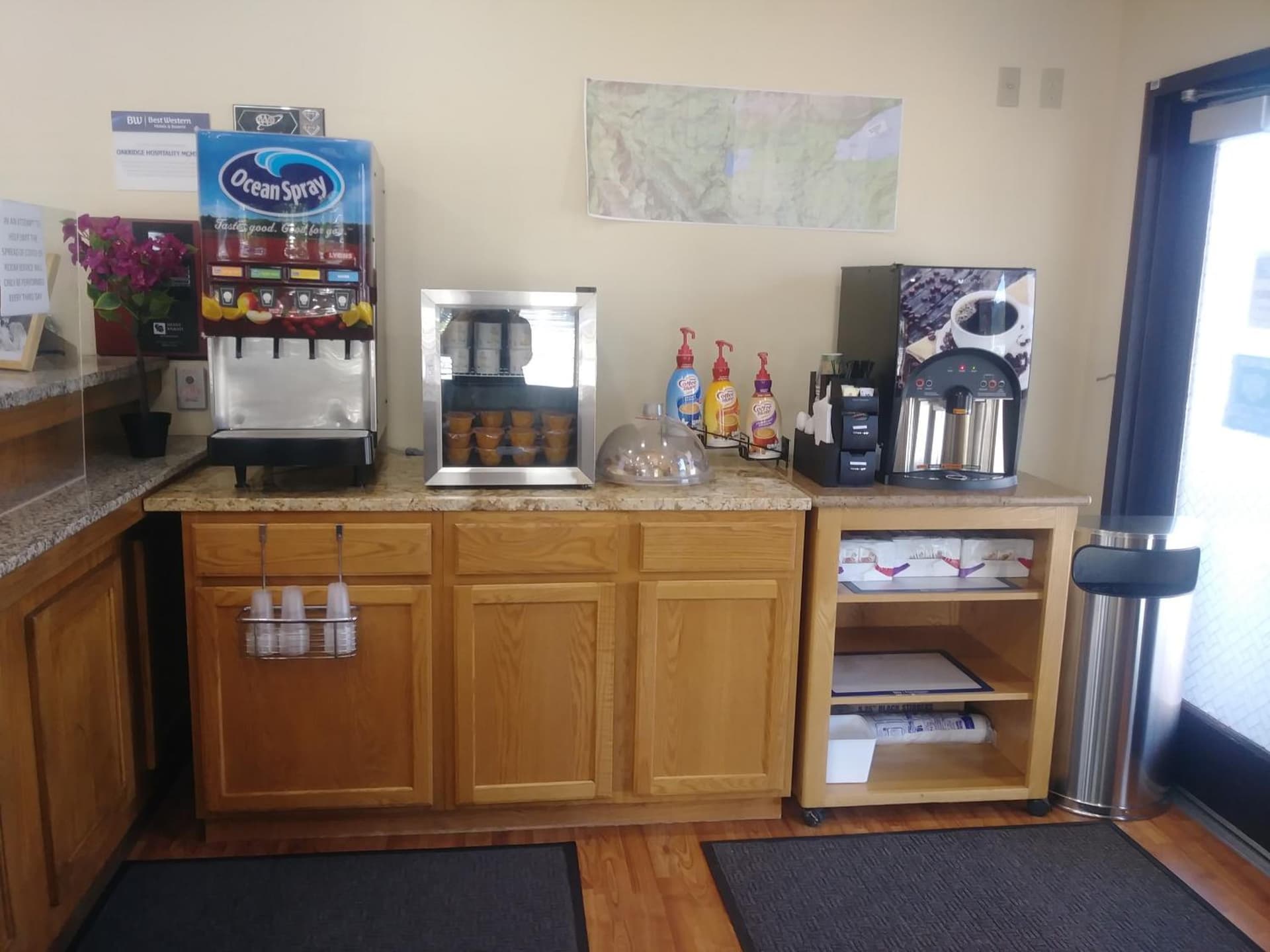 Oakridge Inn & Suites property views in Oakridge, OR — gallery photo 3