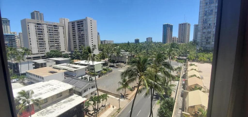 Waikiki beach modern studio No resort fee Best location interior in Honolulu, HI — gallery photo 2