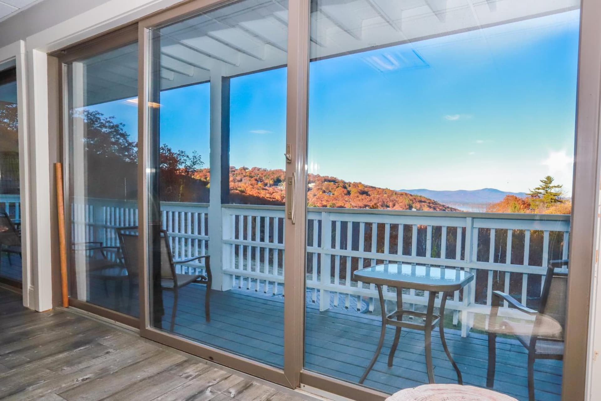 Gunstock Inn & Suites interior in Gilford — gallery photo 2